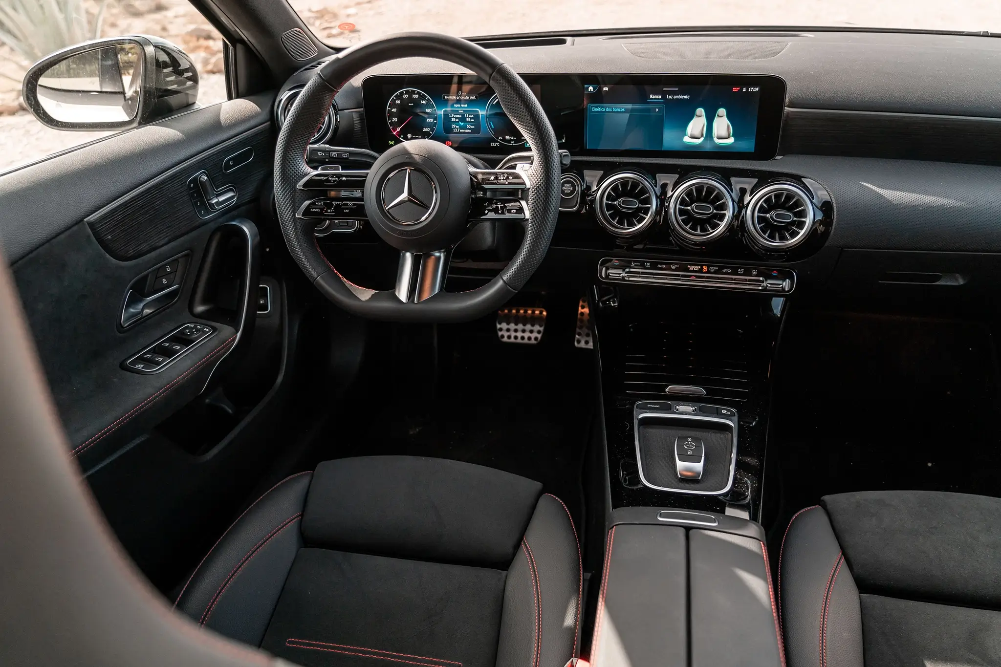 Mercedes-Benz A250e interior