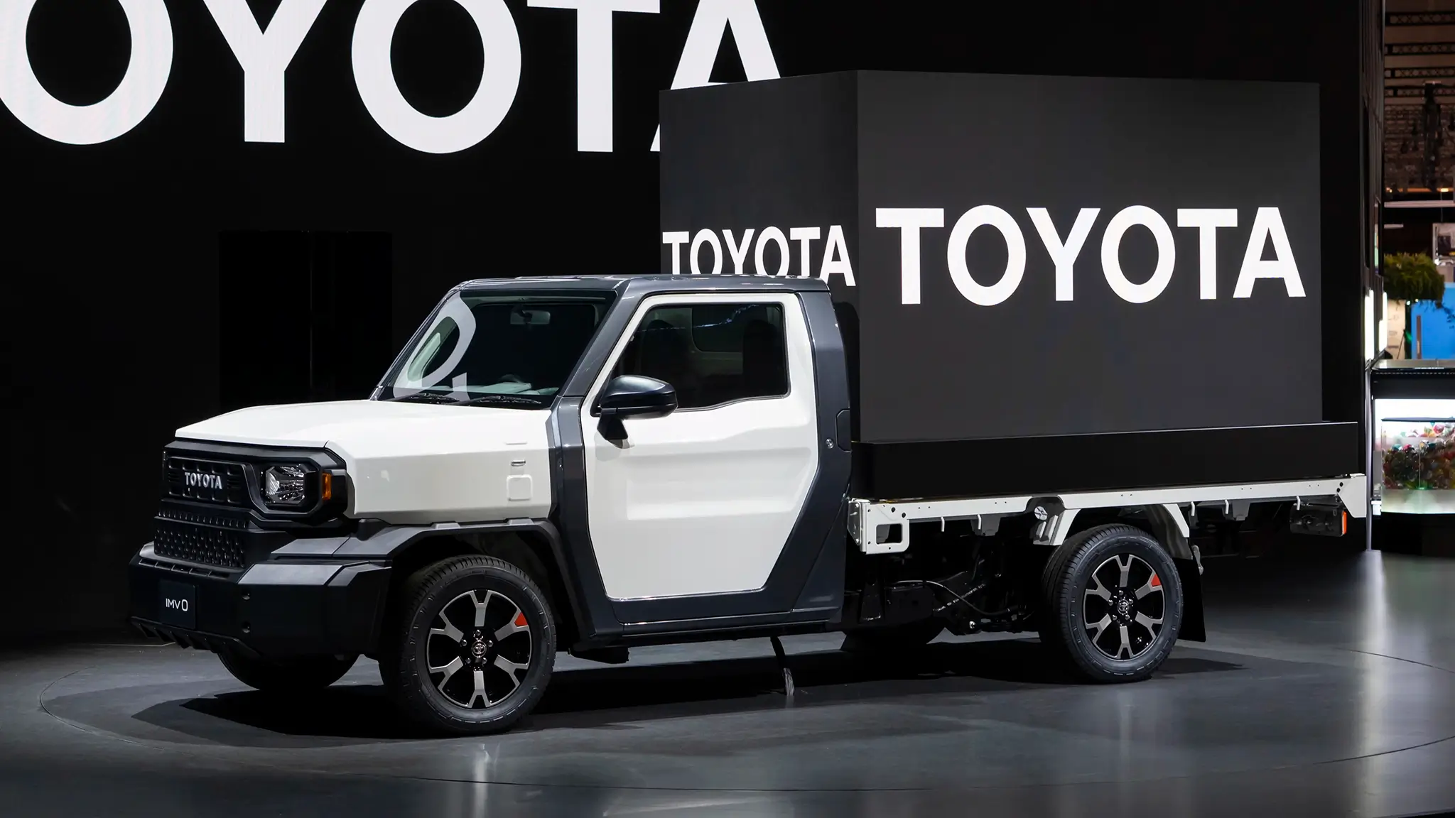 Toyota IMV 0 vista lateral