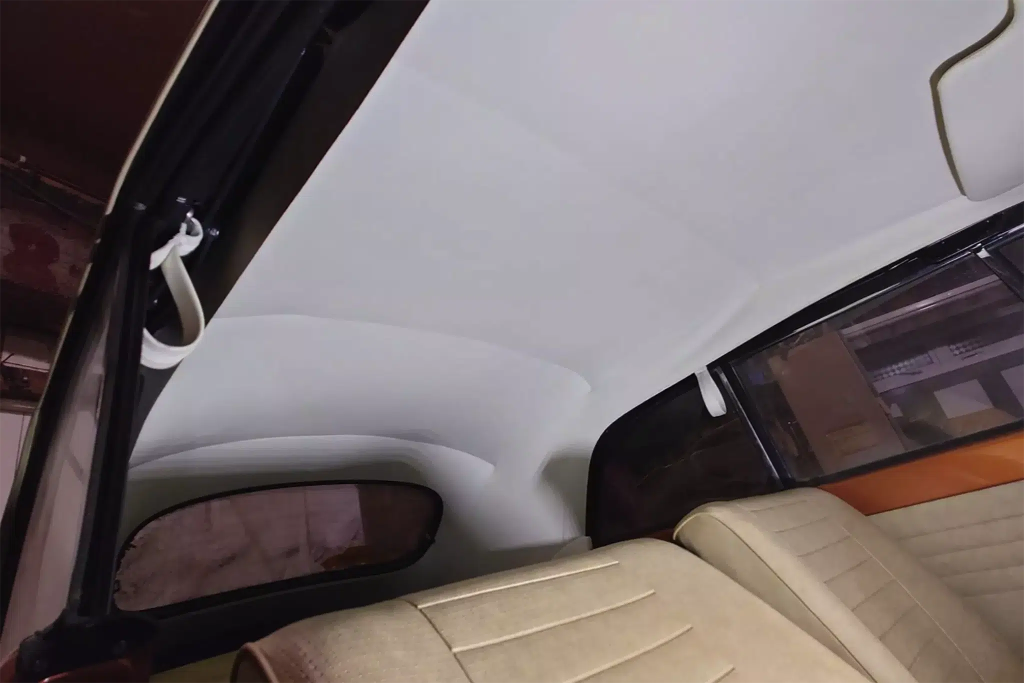 Volkswagen Beetle Cabrio capota vista pelo interior