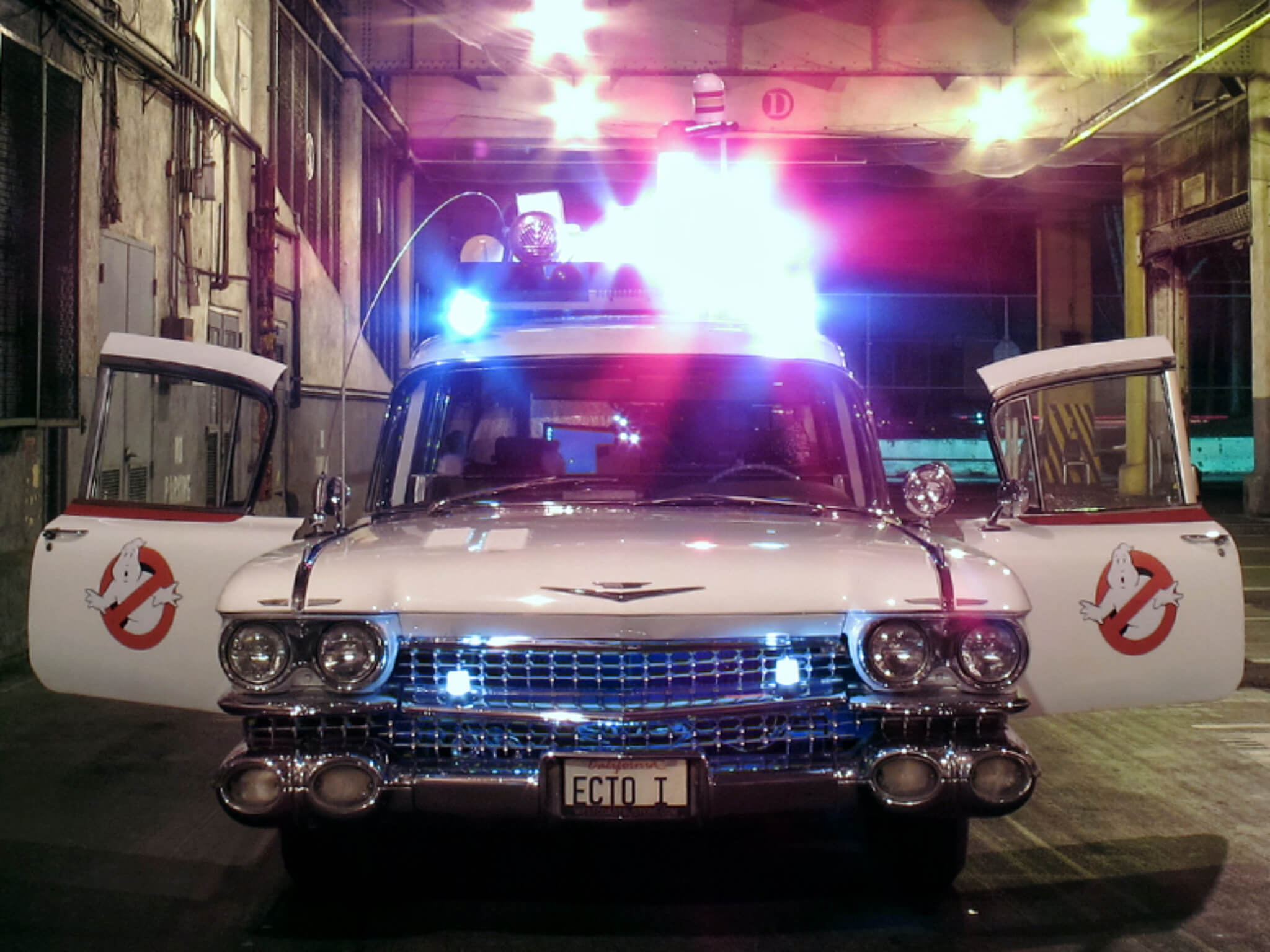 Ecto-1 Ectomobile Caça-Fantasmas frente