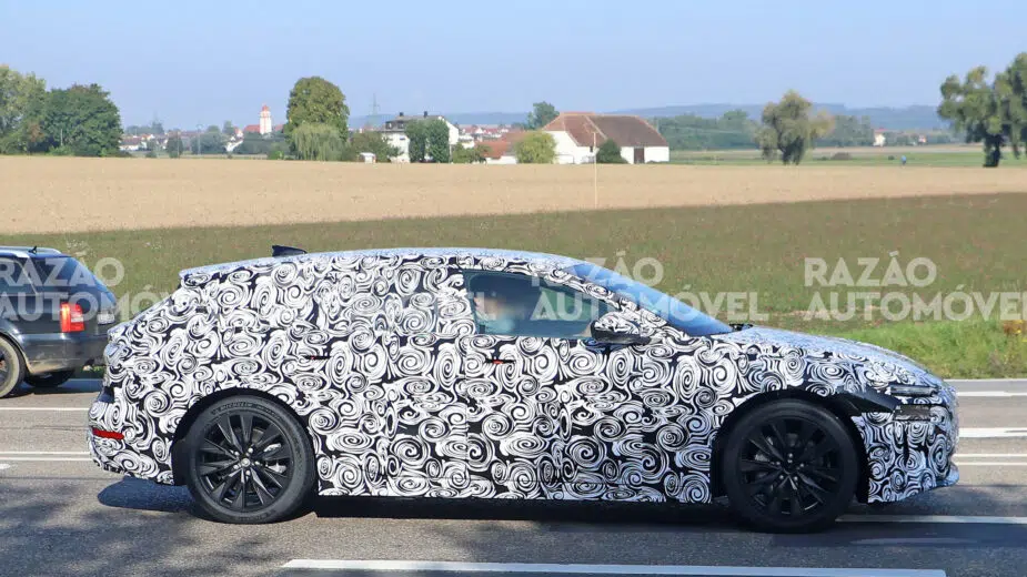 foto-espia Audi A6 Avant e-tron perfil