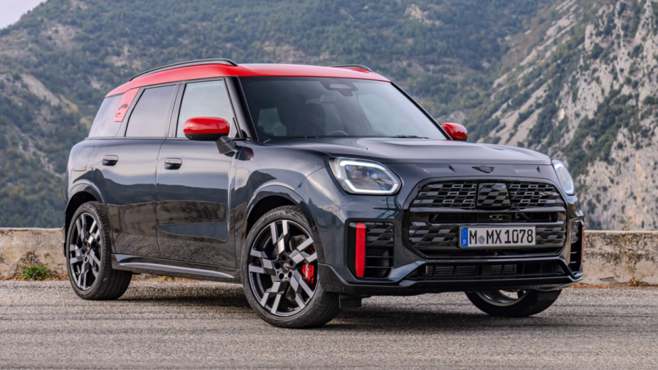 Der neue MINI Countryman JCW hat sich weiterentwickelt, ist aber weniger leistungsstark und langsamer