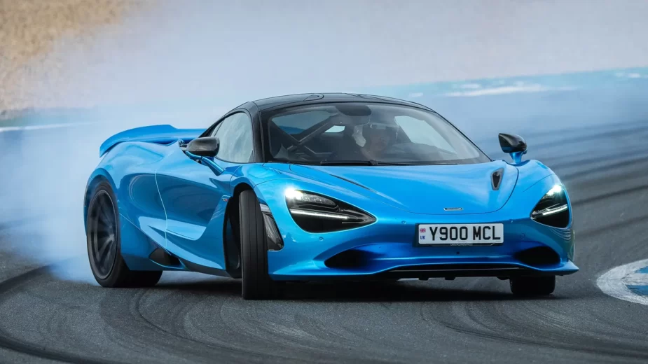 McLaren 750S em pista - drift