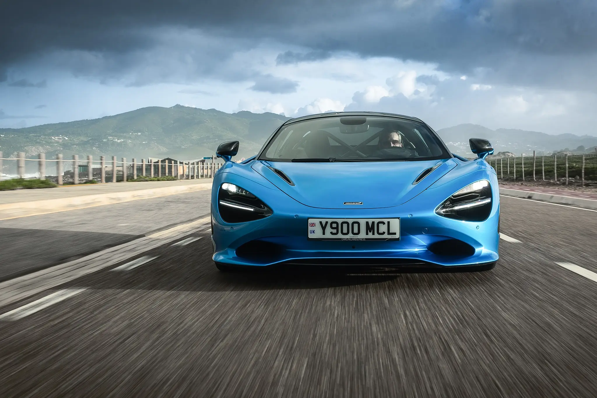 McLaren 750S - frente