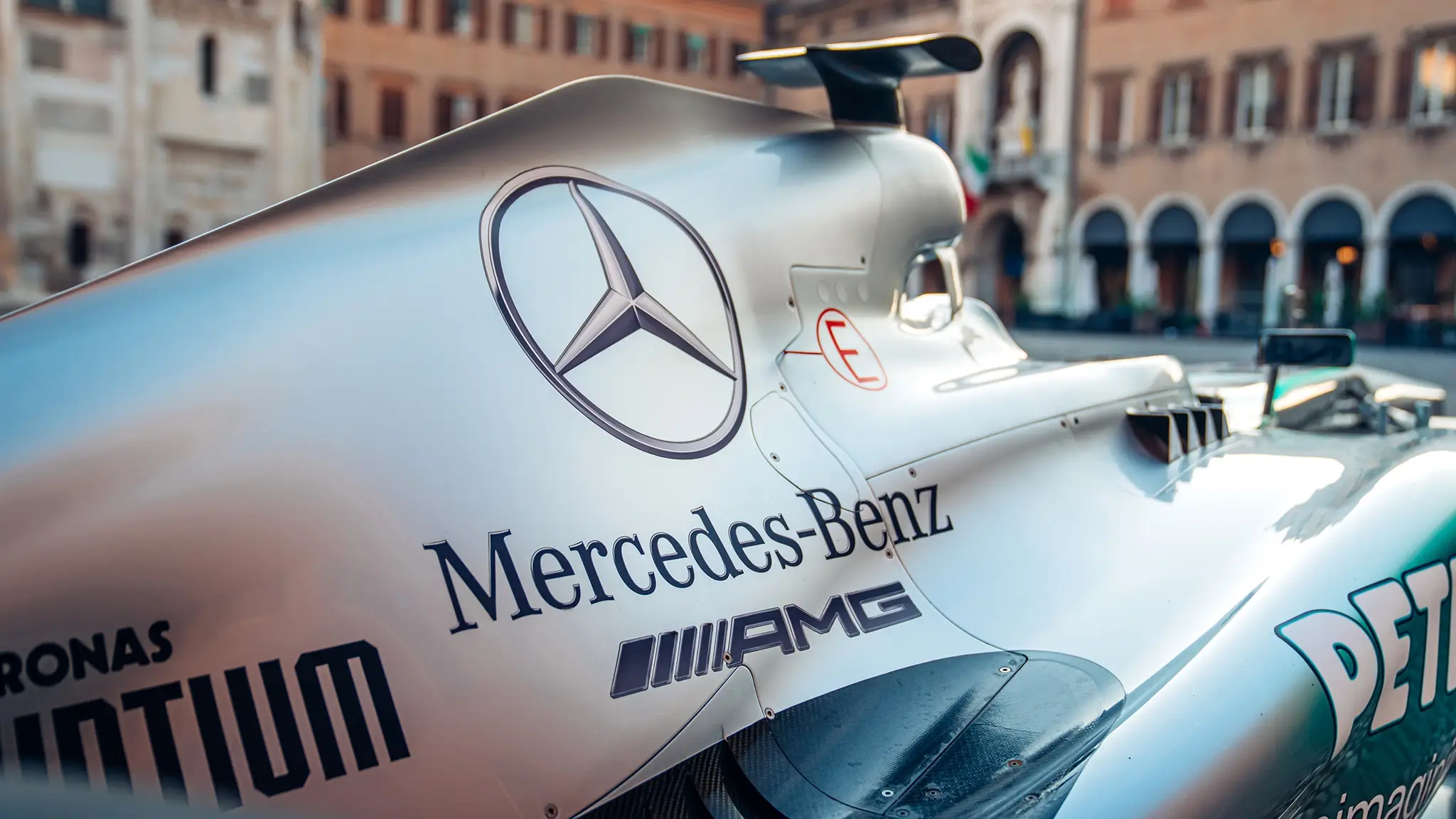 Mercedes-AMG F1 2013 de Lewis Hamilton - detalhe lateral