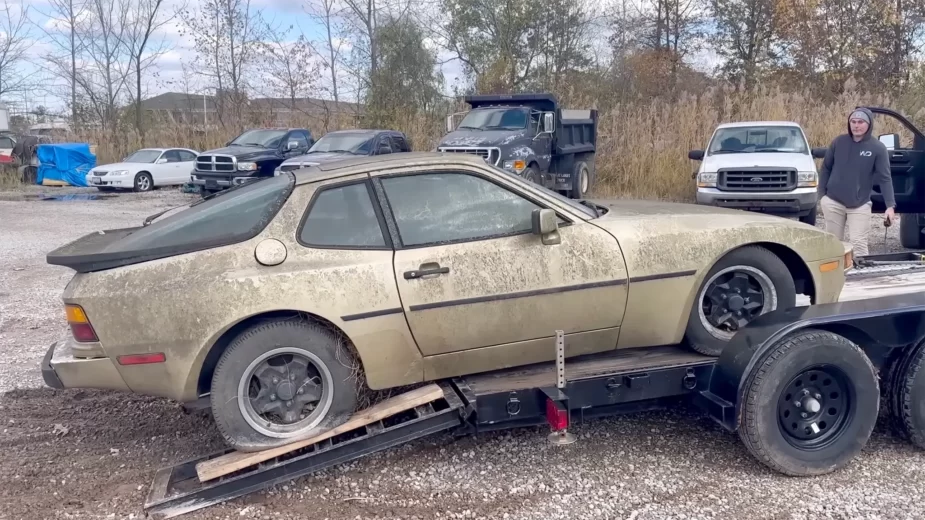 Porsche 944 - no reboque