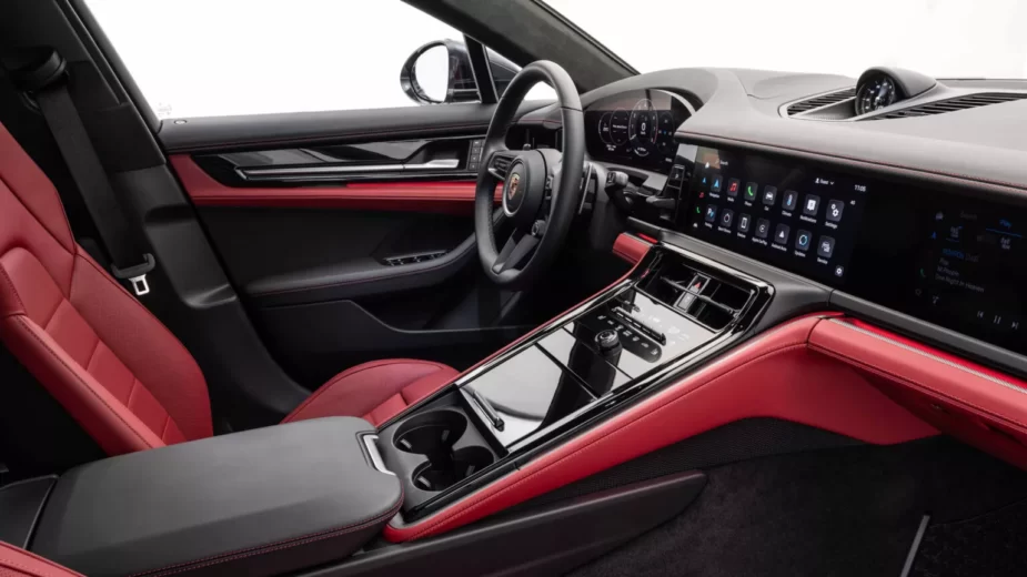 Interior do Porsche Panamera 2024