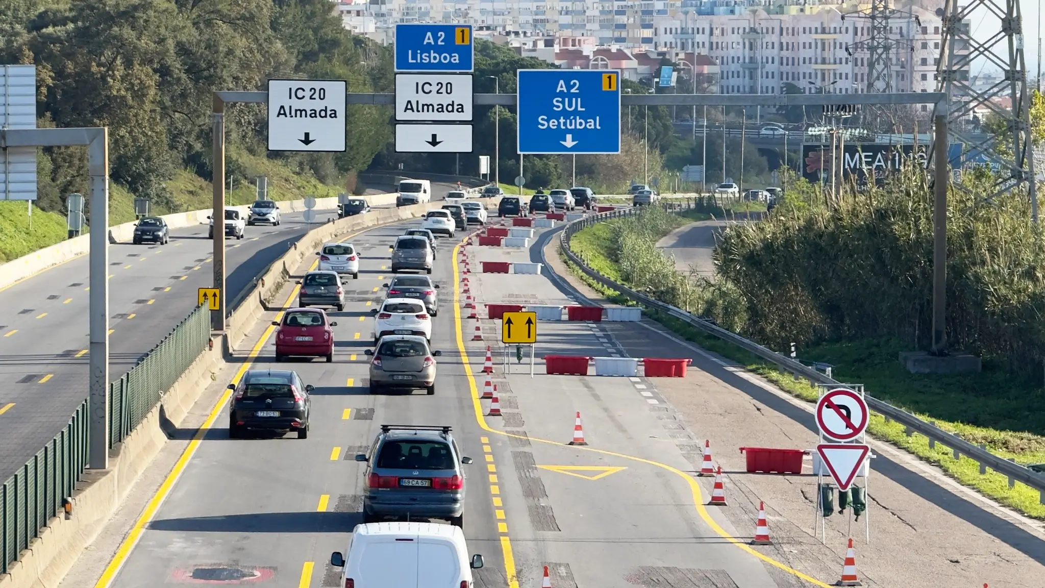 Obras no IC20 e acessos à Ponte 25 de Abril a «todo o vapor». O que vai mudar