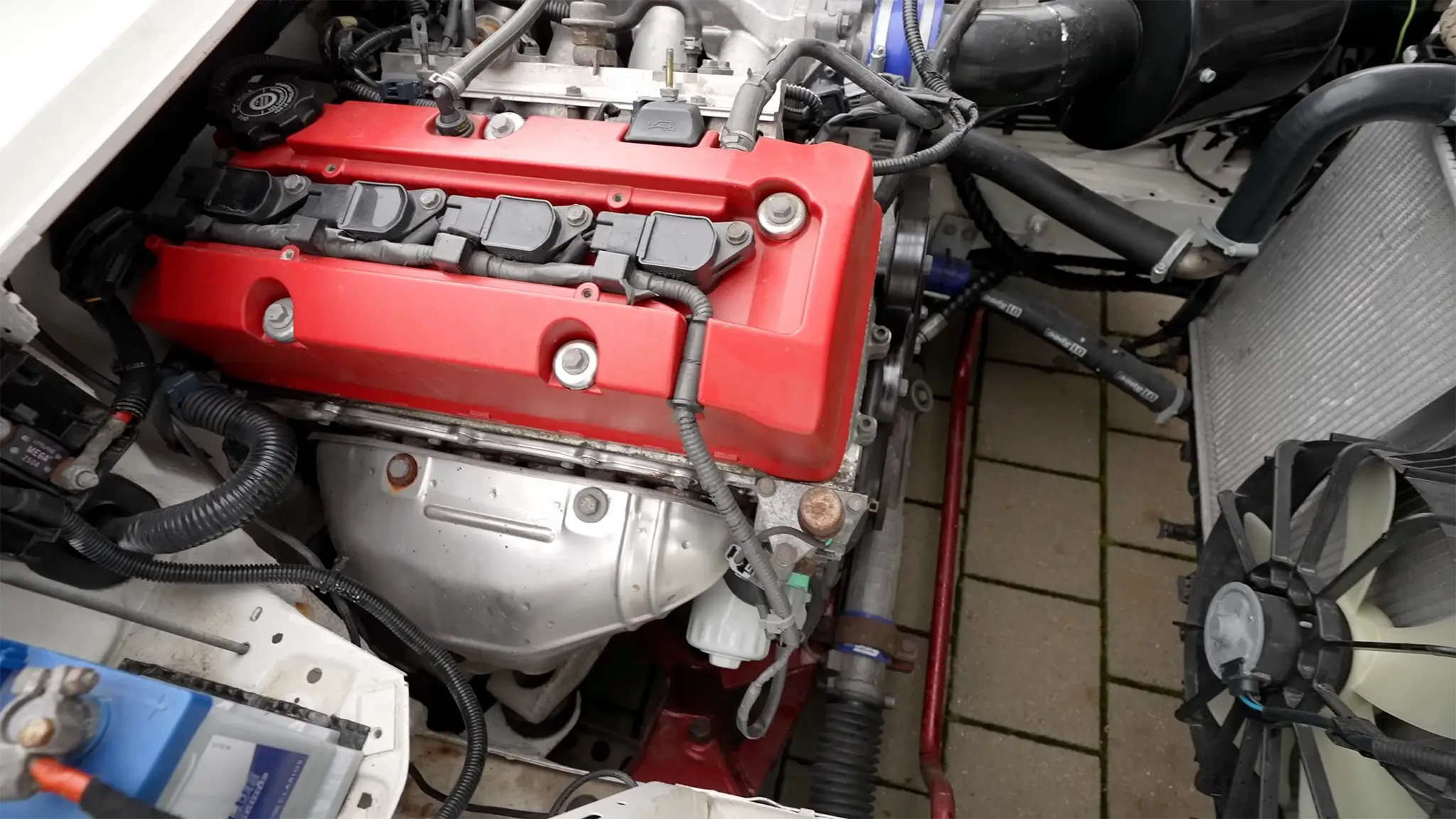 Motor de um Honda S2000 instalado num BMW M3 E30