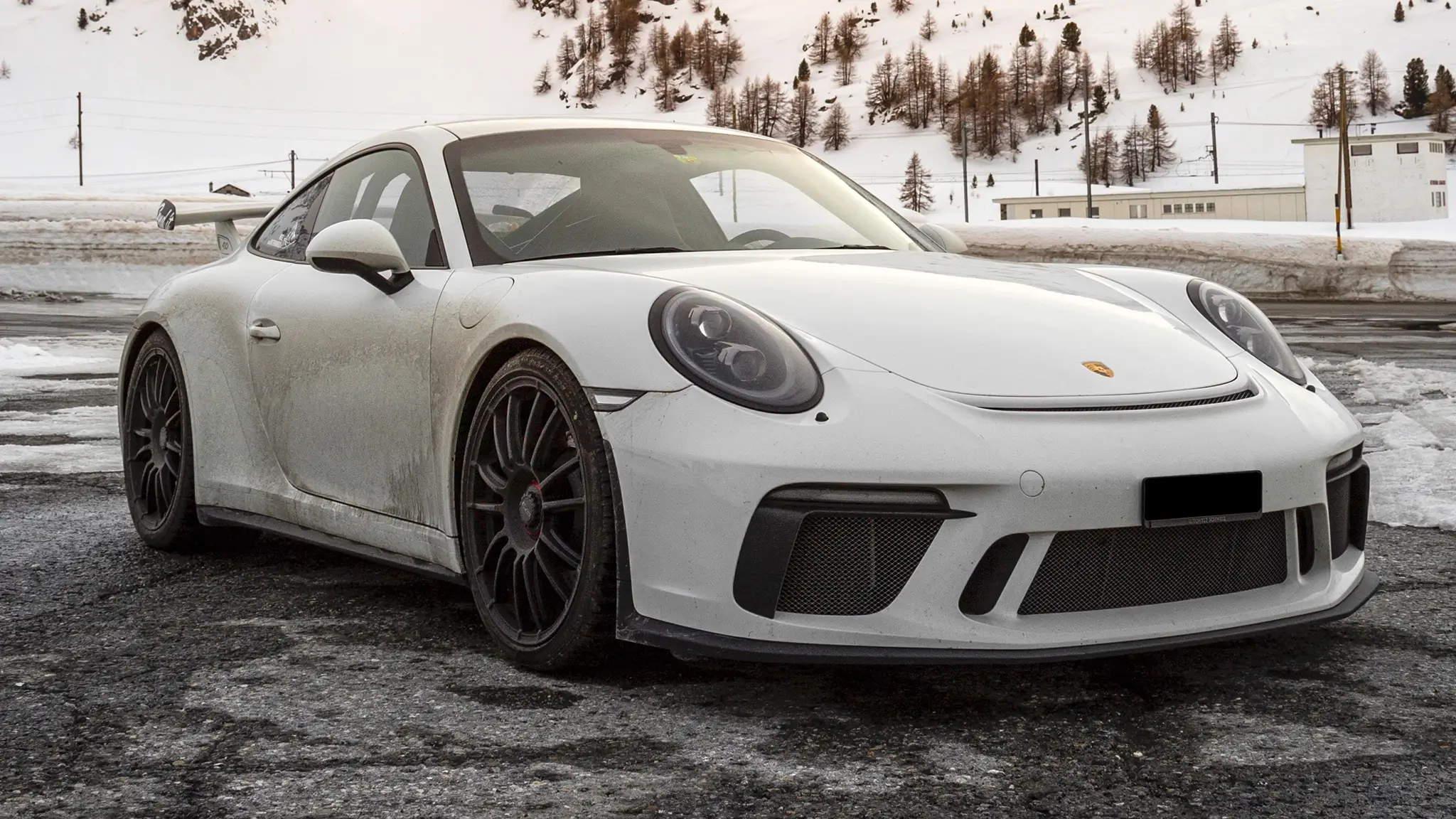 Porsche 911 GT3 sujo na neve