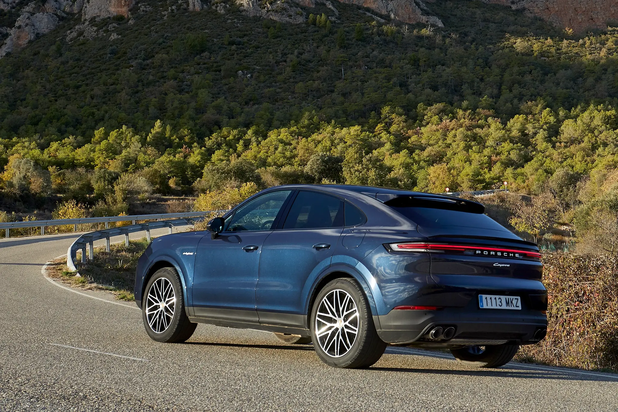 Porsche Cayenne Coupé E-Hybrid - 3/4 de traseira