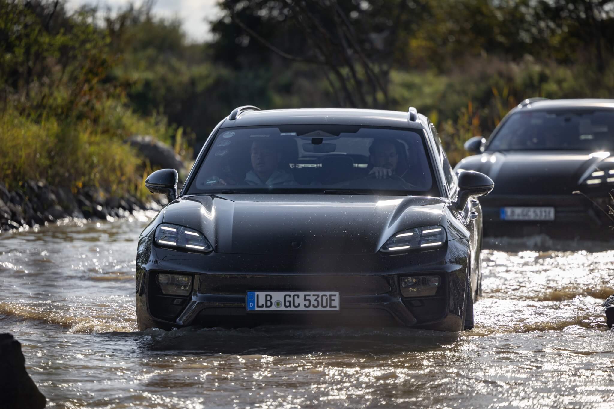 Porsche Macan elétrico agua