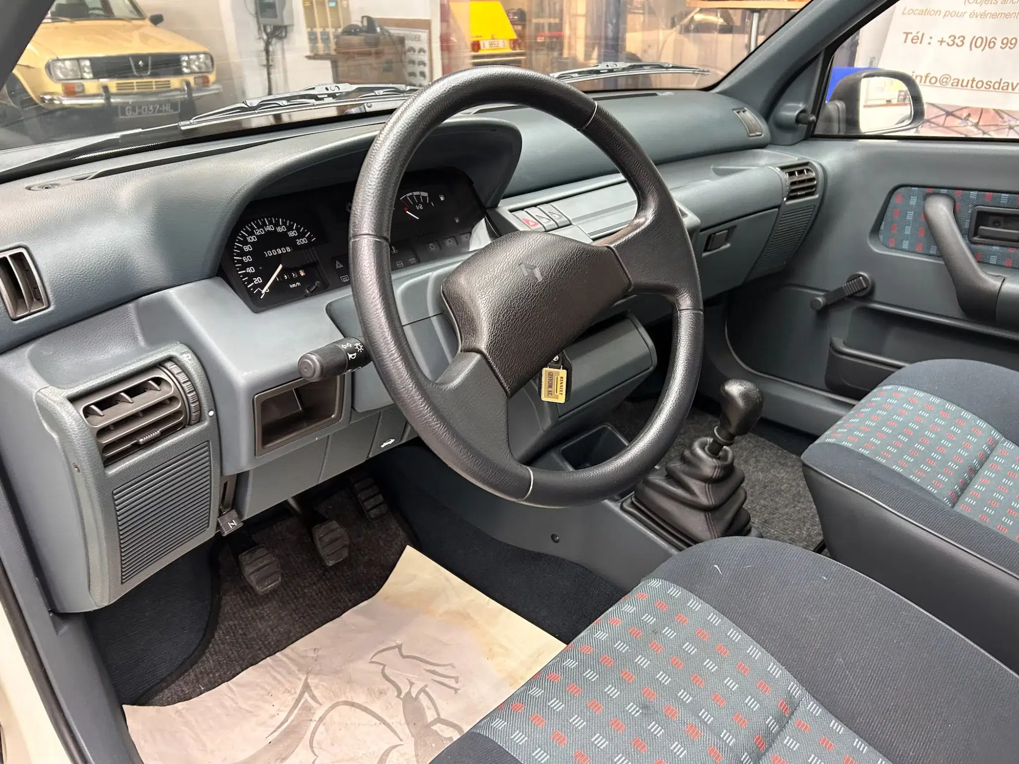 Interior Renault Clio 1991