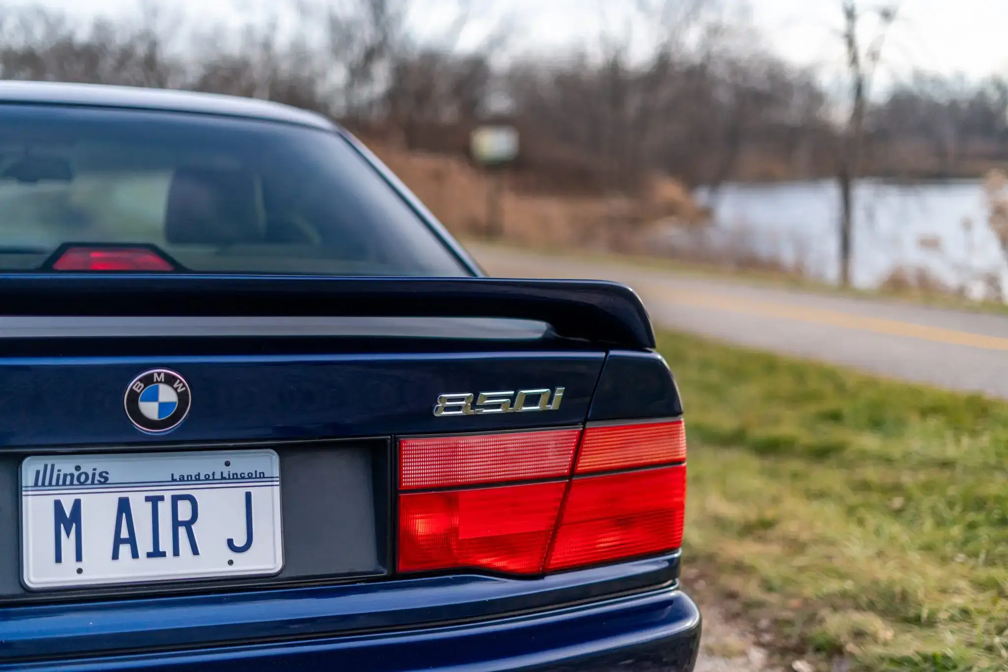 BMW 850i de 1991 - logótipo da versão