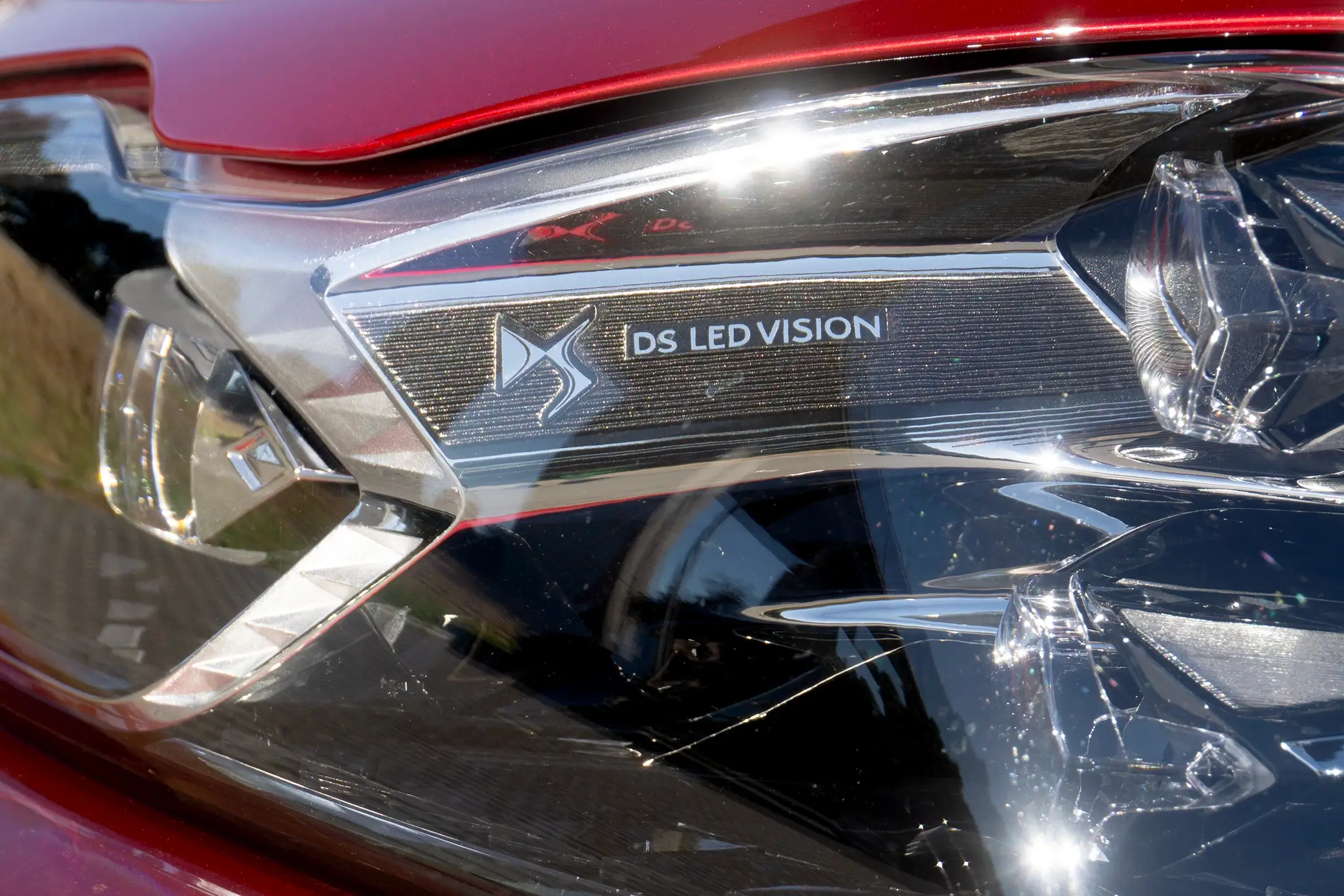 DS 3 E-Tense - detalhe da iluminação