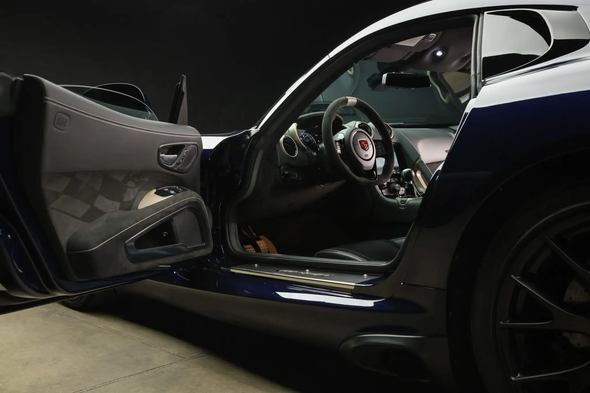 Dodge Viper ACR - interior