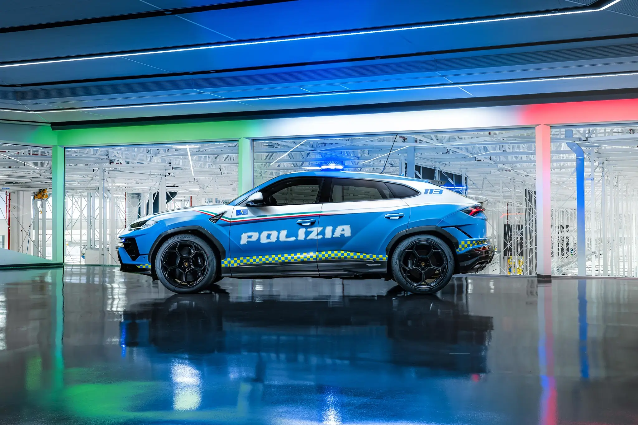 Lamborghini Urus Performante Polizia vista lateral