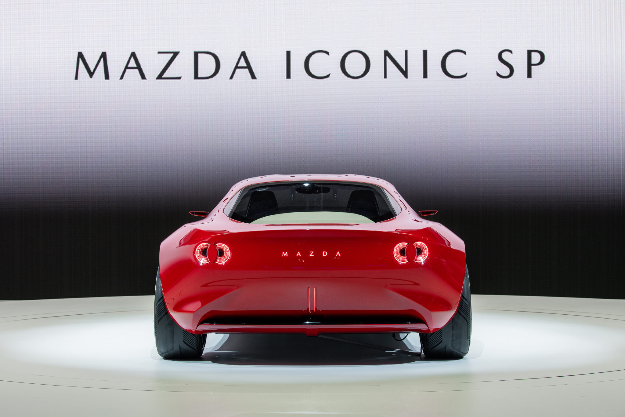 Mazda Iconic SP traseira