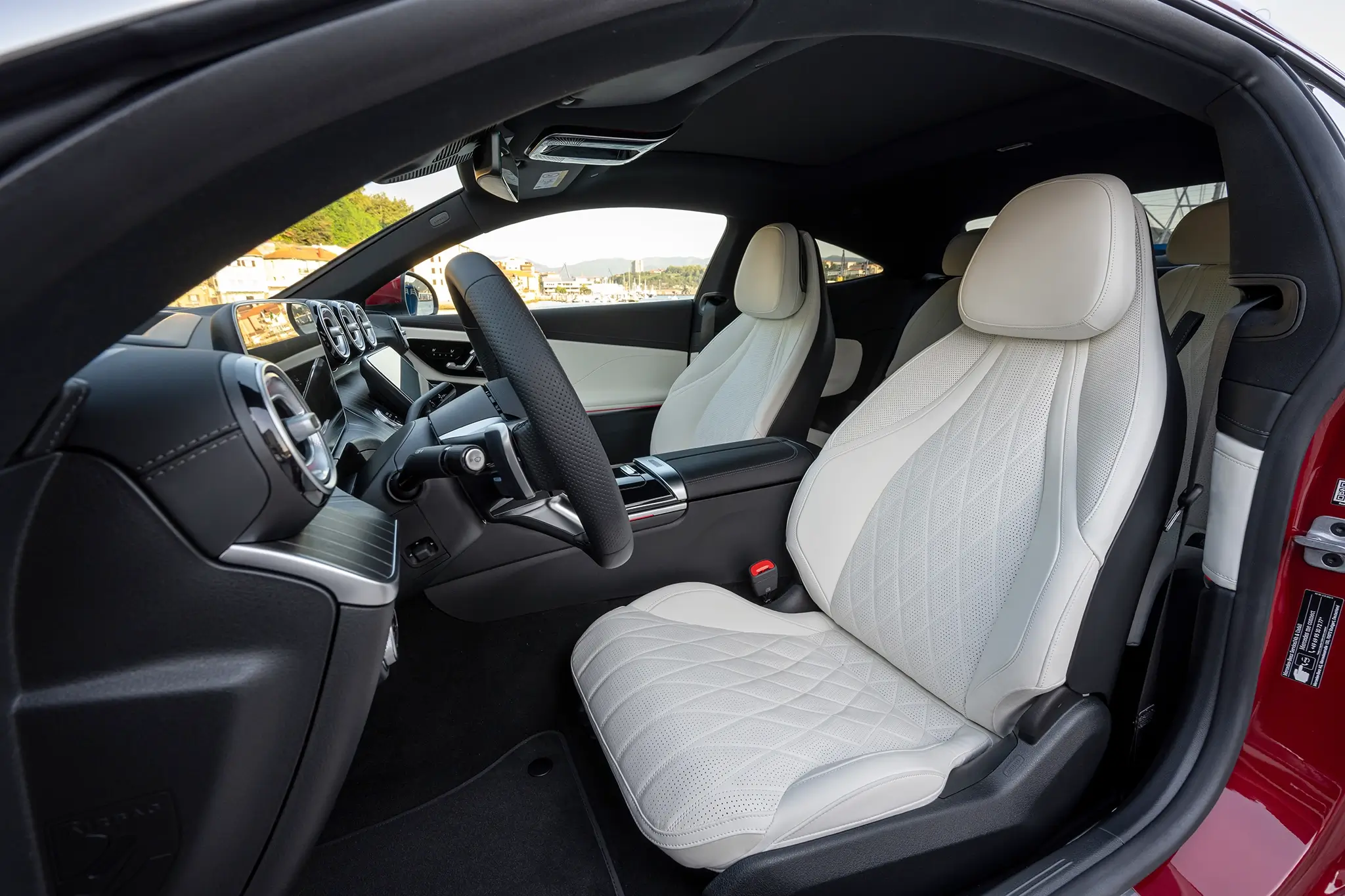 Mercedes-Benz CLE Coupé - assentos dianteiros