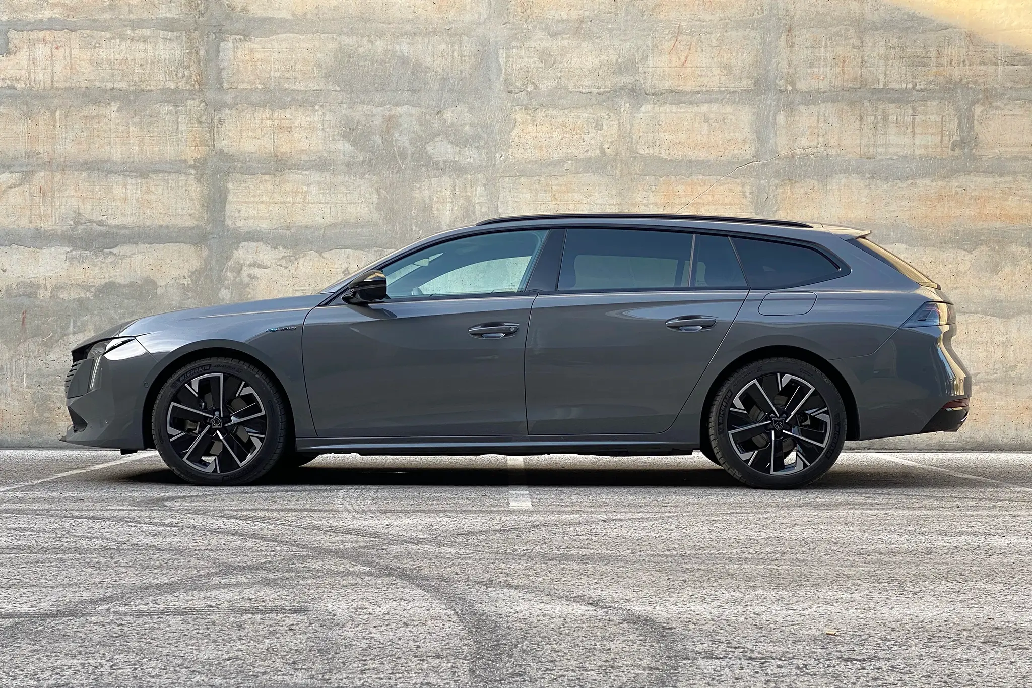 Peugeot 508 SW GT PHEV - Vista lateral