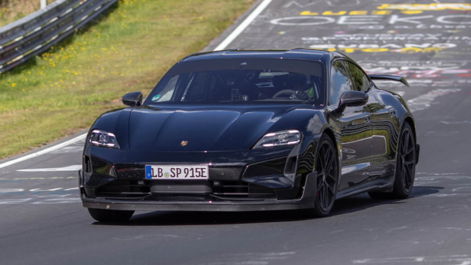 Porsche Taycan «dá» 17,6 segundos ao Tesla Model S Plaid no Nürburgring