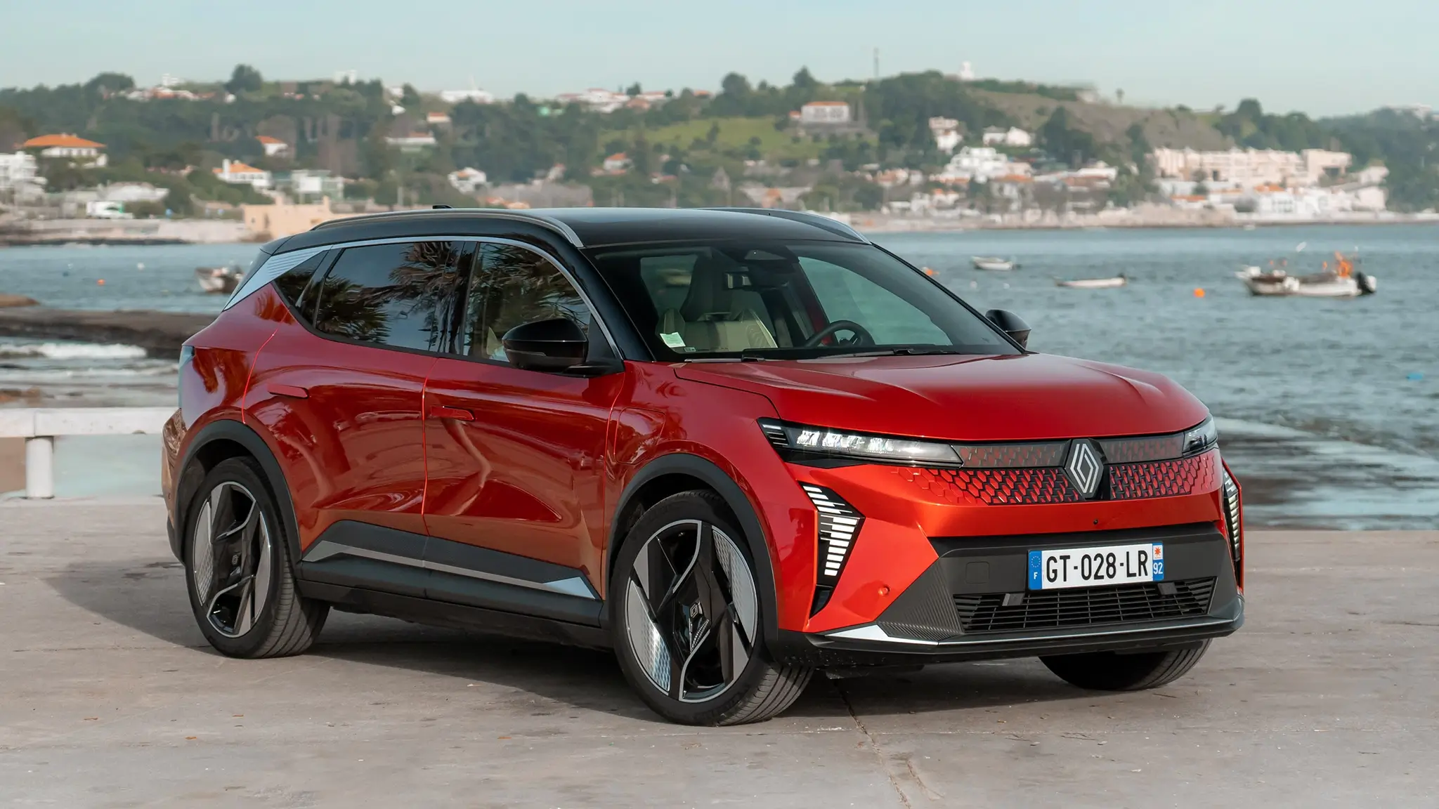 100% new Renault Scenic electric car.  First test in Portugal