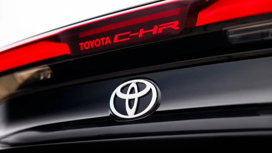 Logótipo Toyota e C-HR