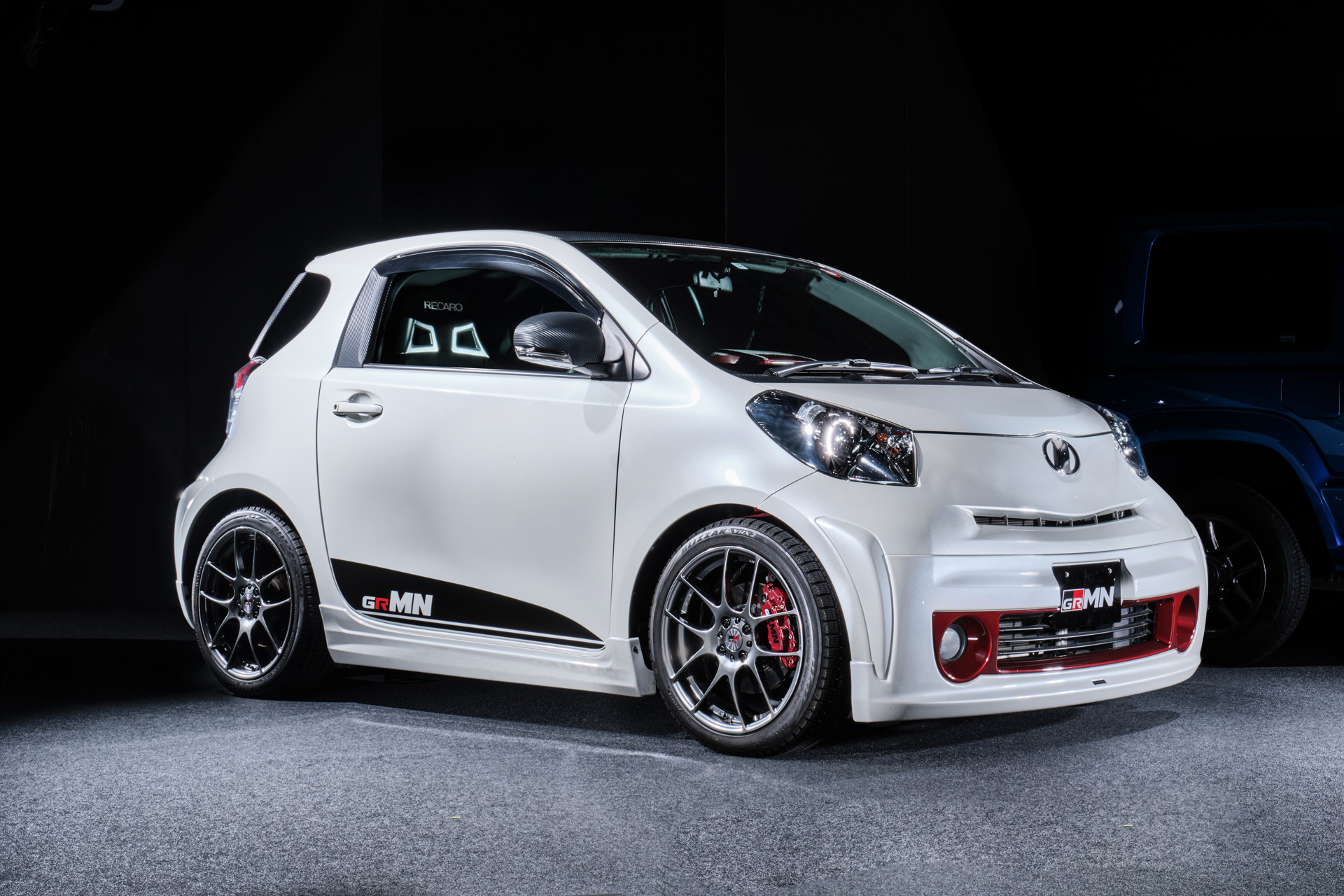 Toyota iQ GRMN Supercharged, frente 3/4