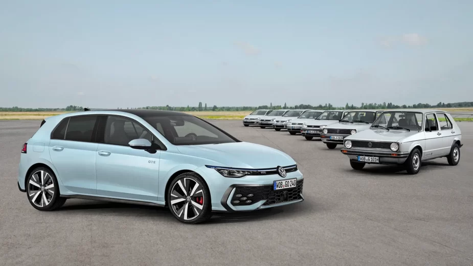 Volkswagen Golf 2024 - Nova versão junto das gerações anteriores