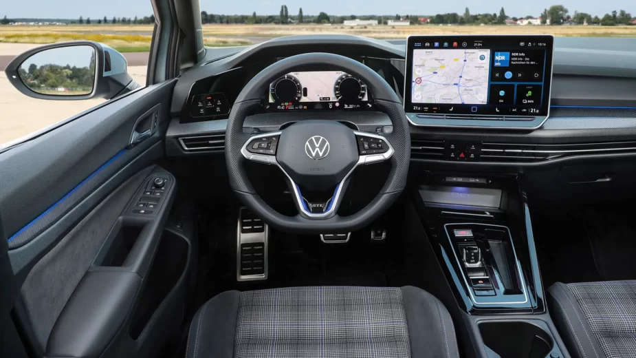 Volkswagen Golf 2024 - Interior do GTE