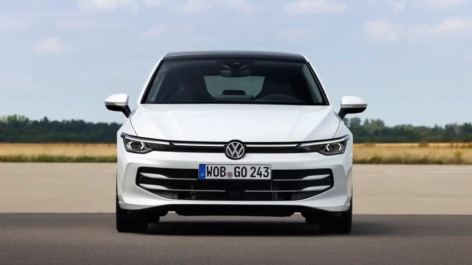 Volkswagen Golf 2024 - eHybrid de frente
