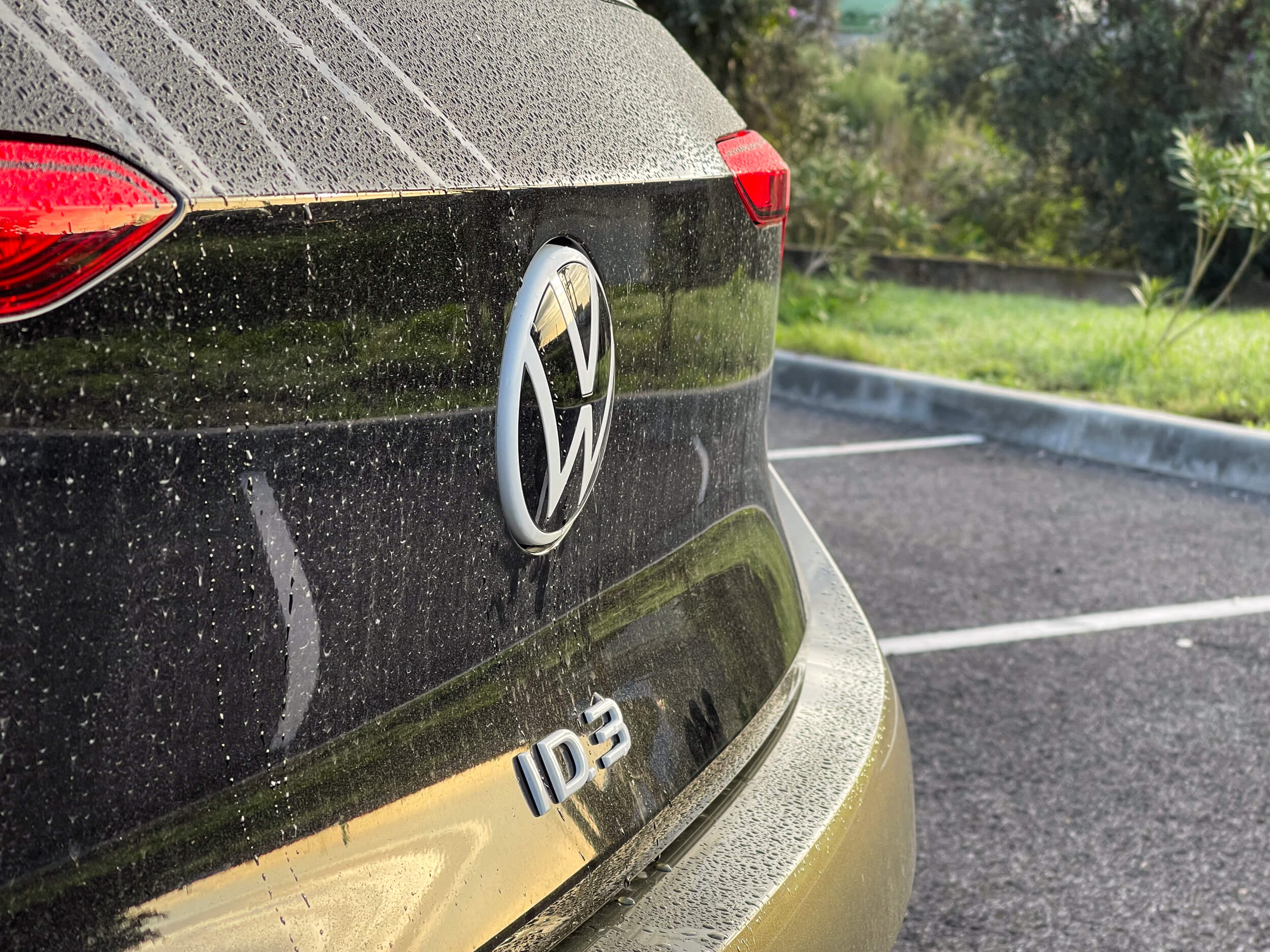 Volkswagen ID.3 Pro logo traseira