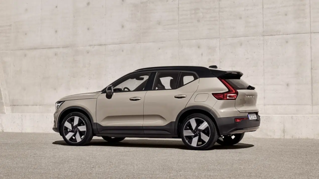 Volvo EX40 lateral (Volvo XC40 Recharge)
