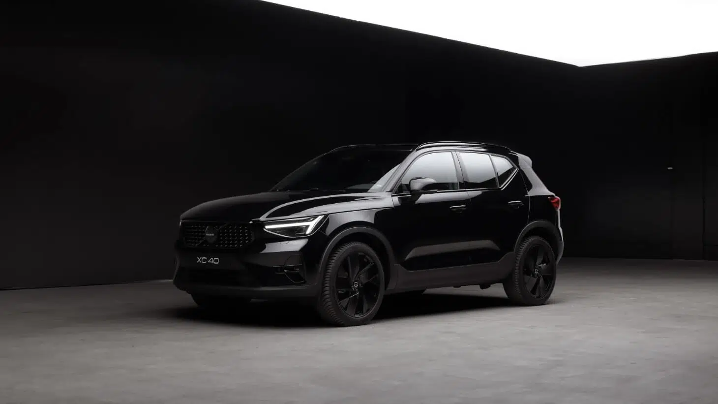 Edição Especial Black Edition dianteira 3/4 Volvo XC40
