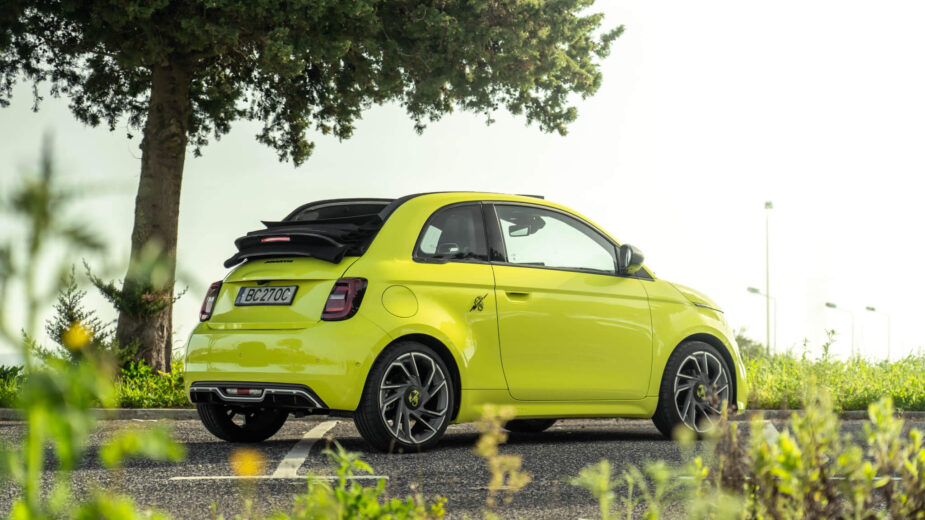 Abarth 500e Cabrio perfil