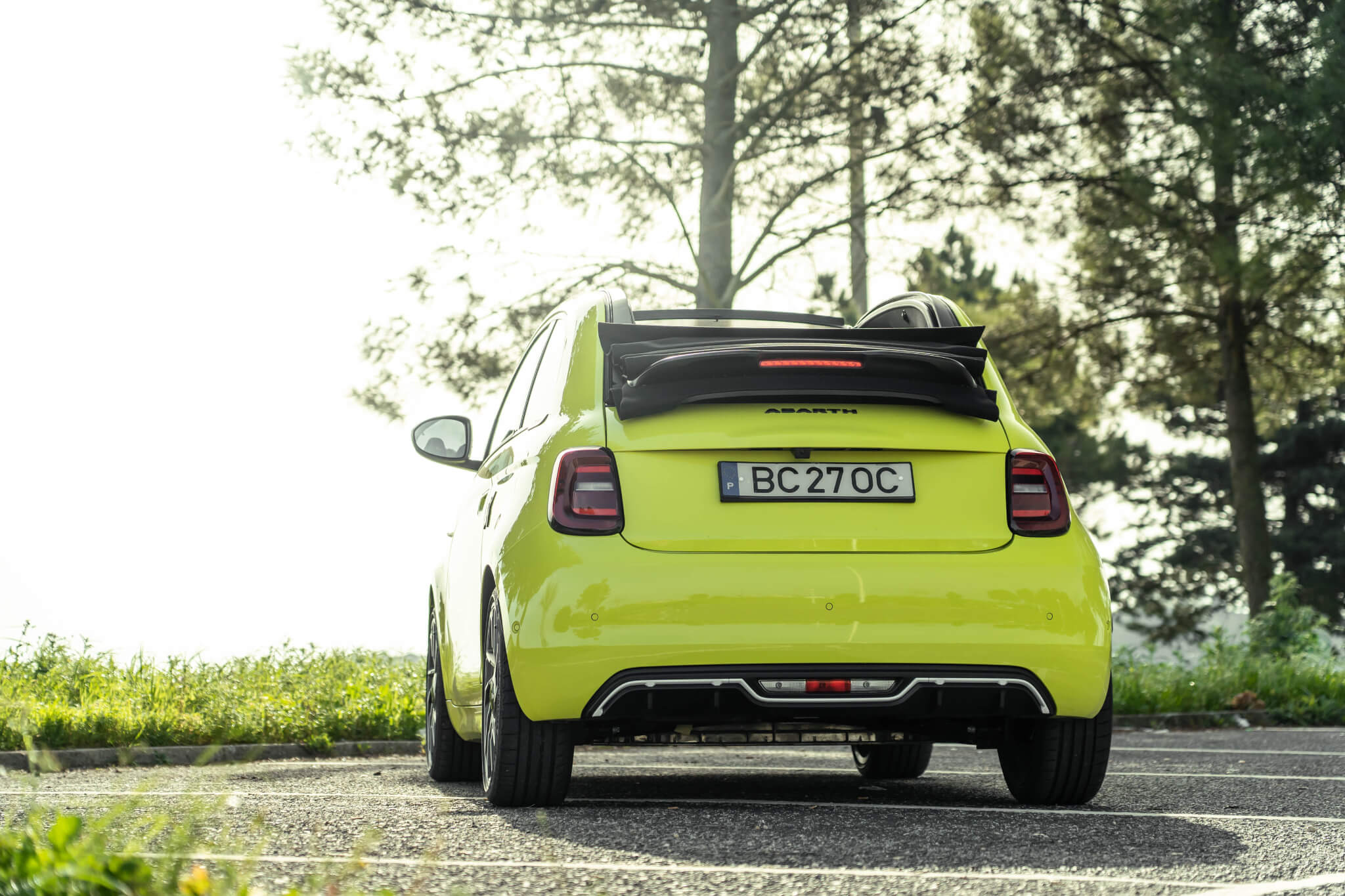 Abarth 500e Cabrio traseira