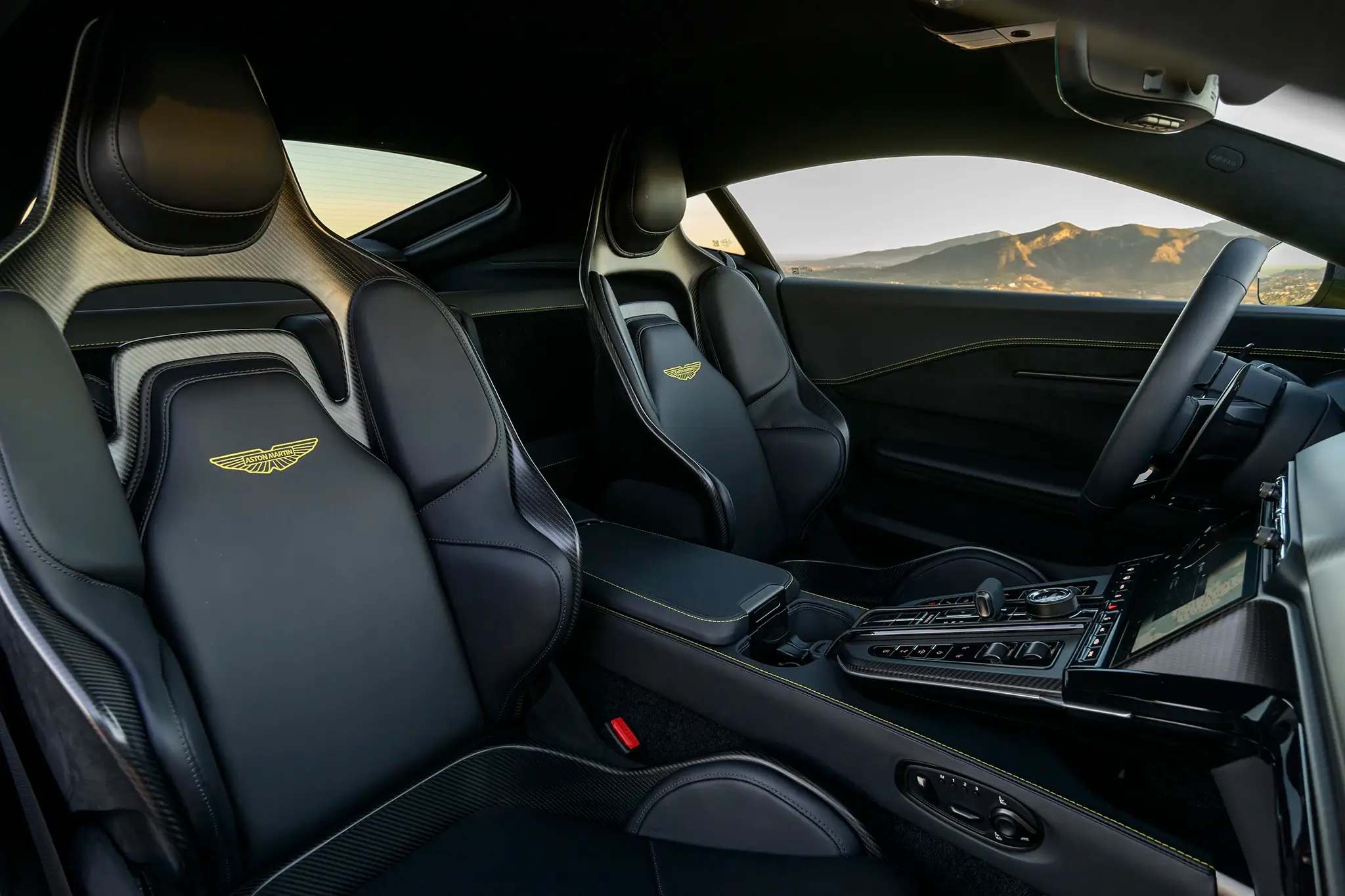 Aston Martin Vantage - assentos