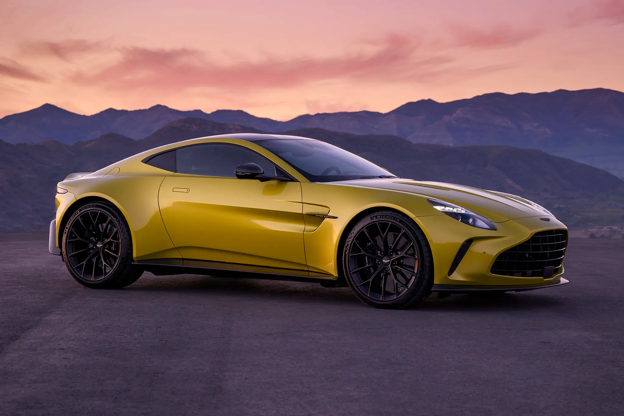 Aston Martin Vantage - lateral