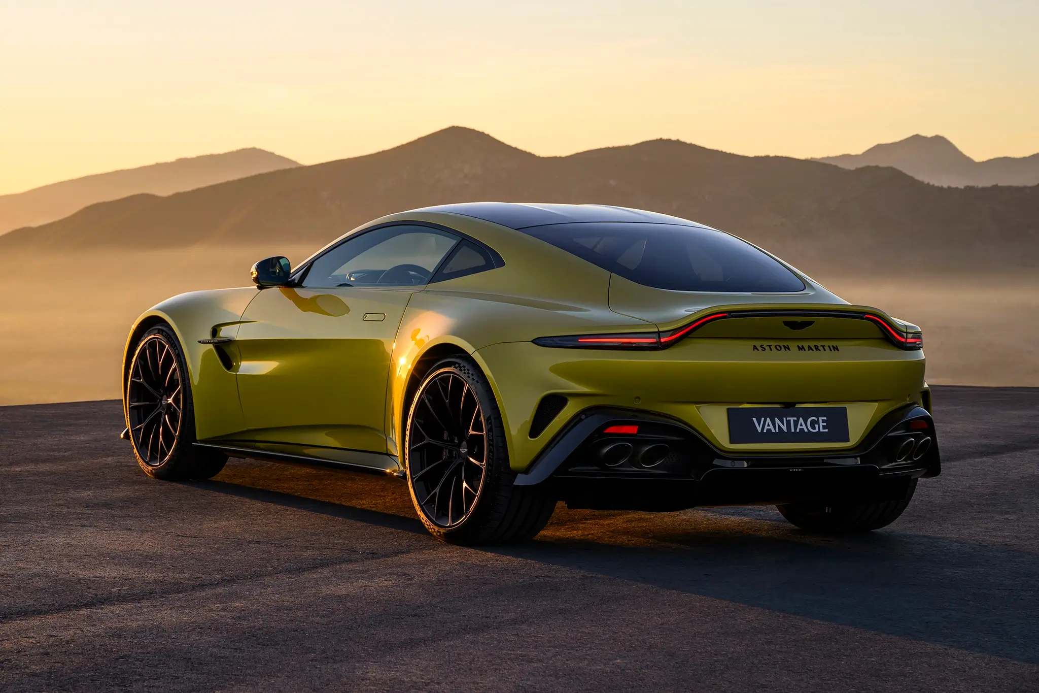 Aston Martin Vantage - 3/4 de traseira