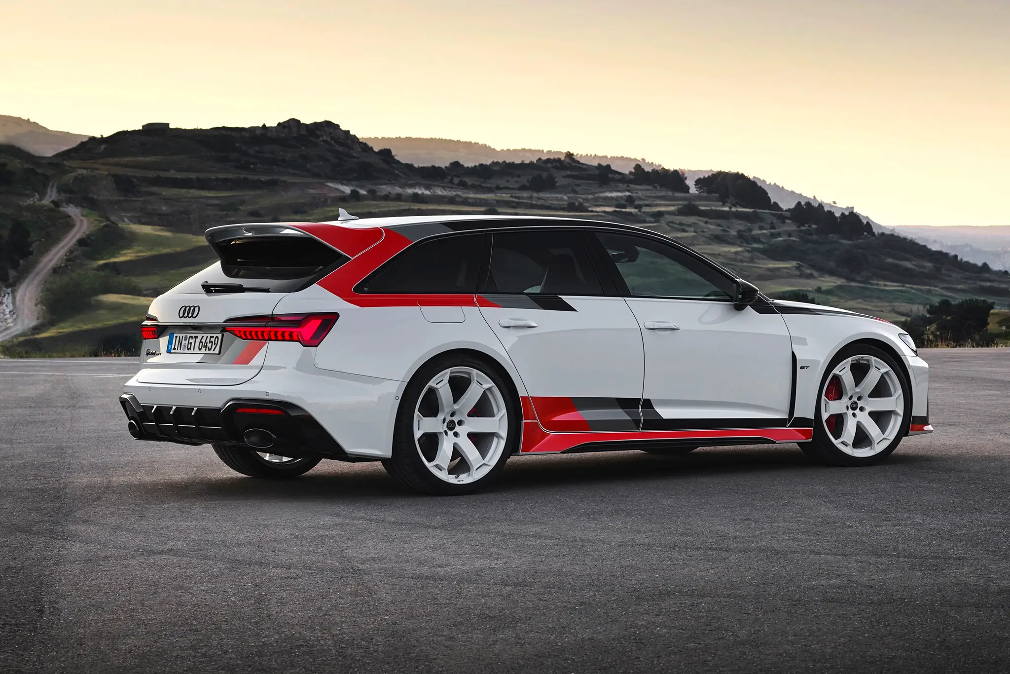 Audi RS6 Avant GT - vista lateral de traseira