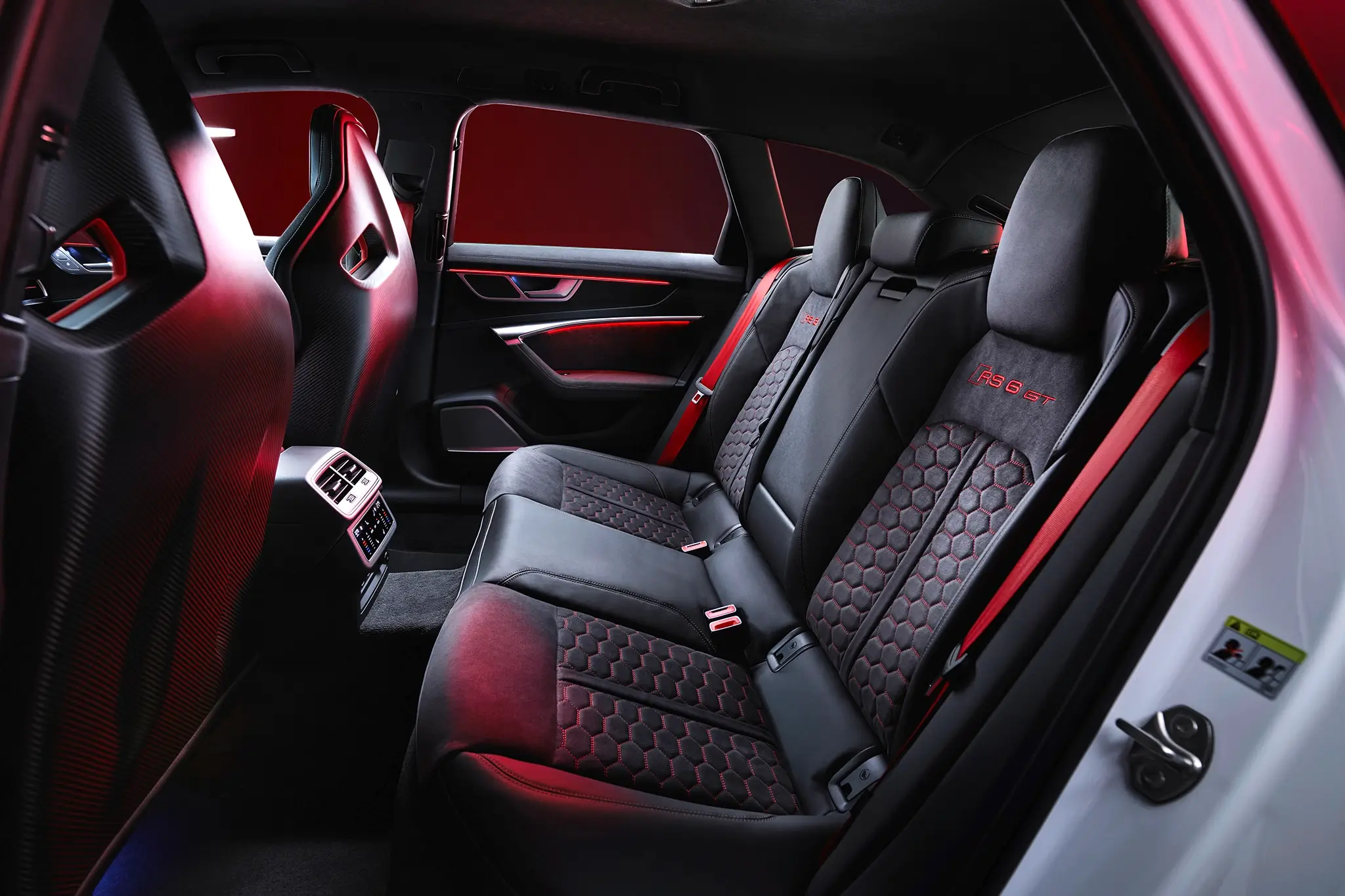 Audi RS6 Avant GT - assentos traseiros