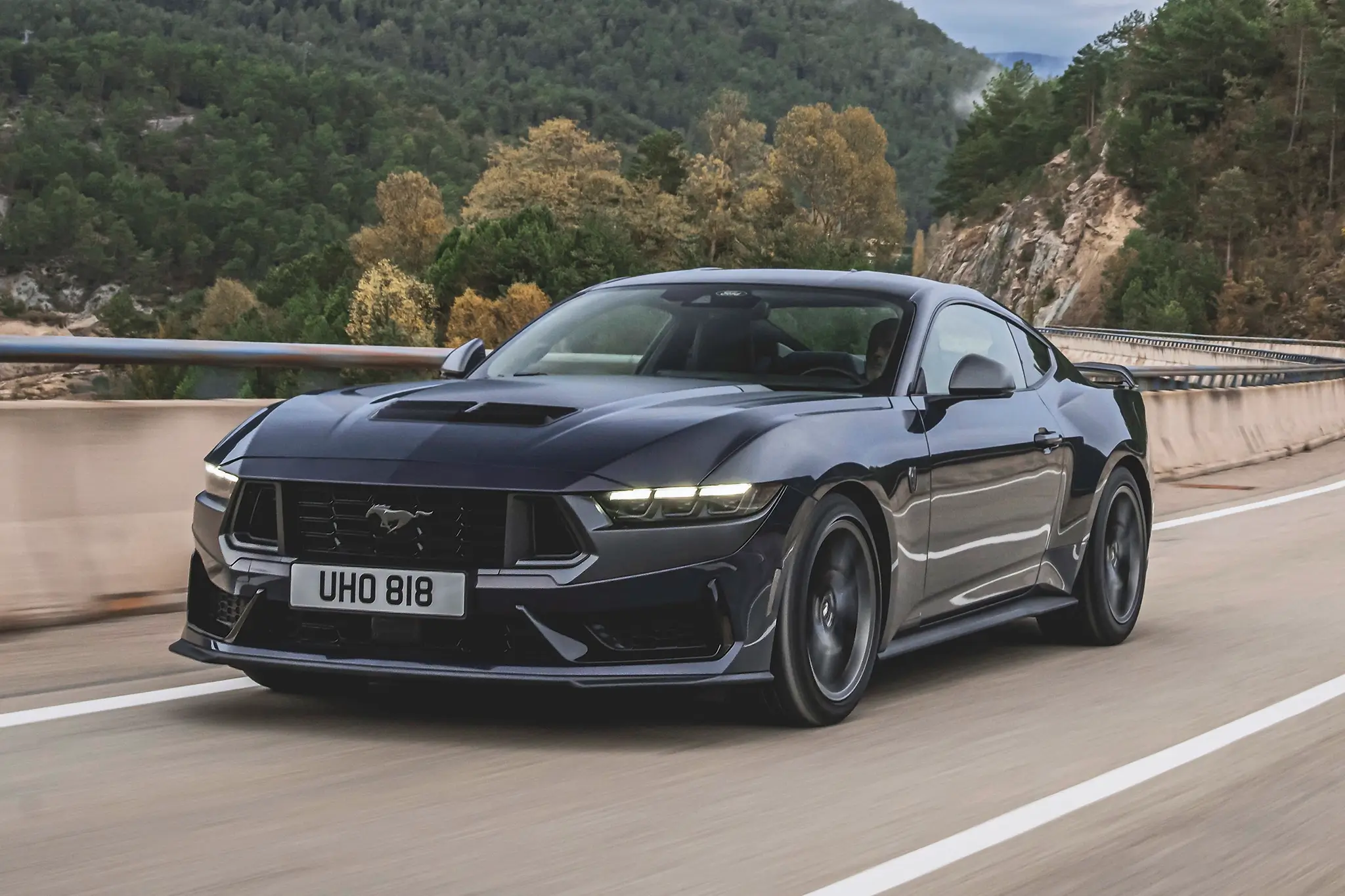 Ford Mustang Dark Horse - frente