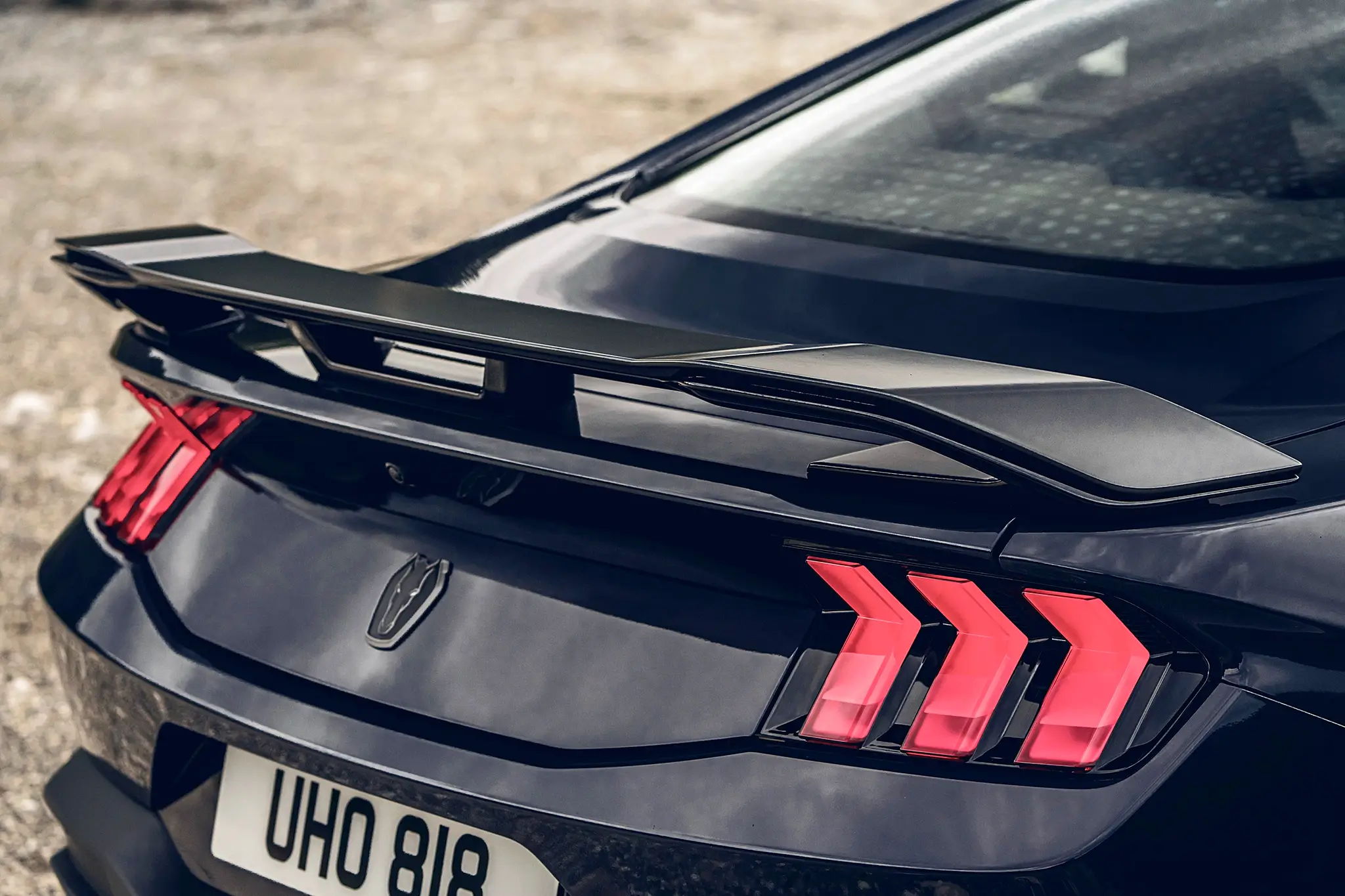 Ford Mustang Dark Horse - asa traseira fixa