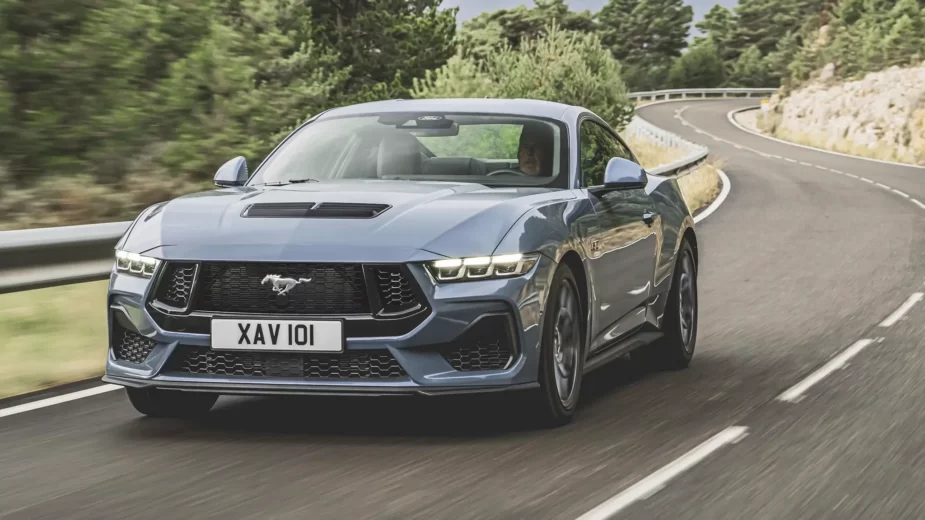 Ford Mustang Fastback - frente