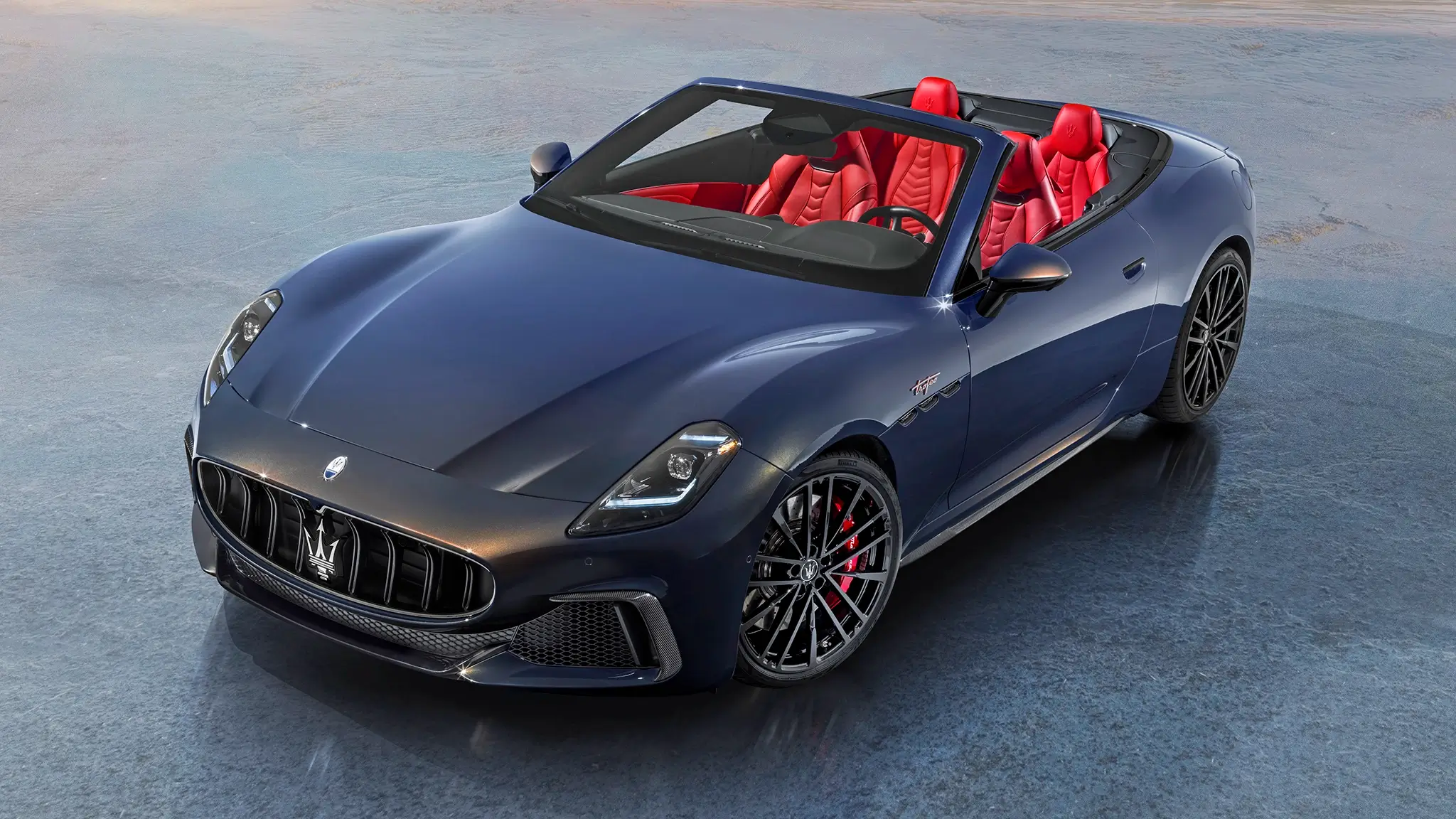 Maserati GranCabrio revelado apenas como Trofeo e 542 cv