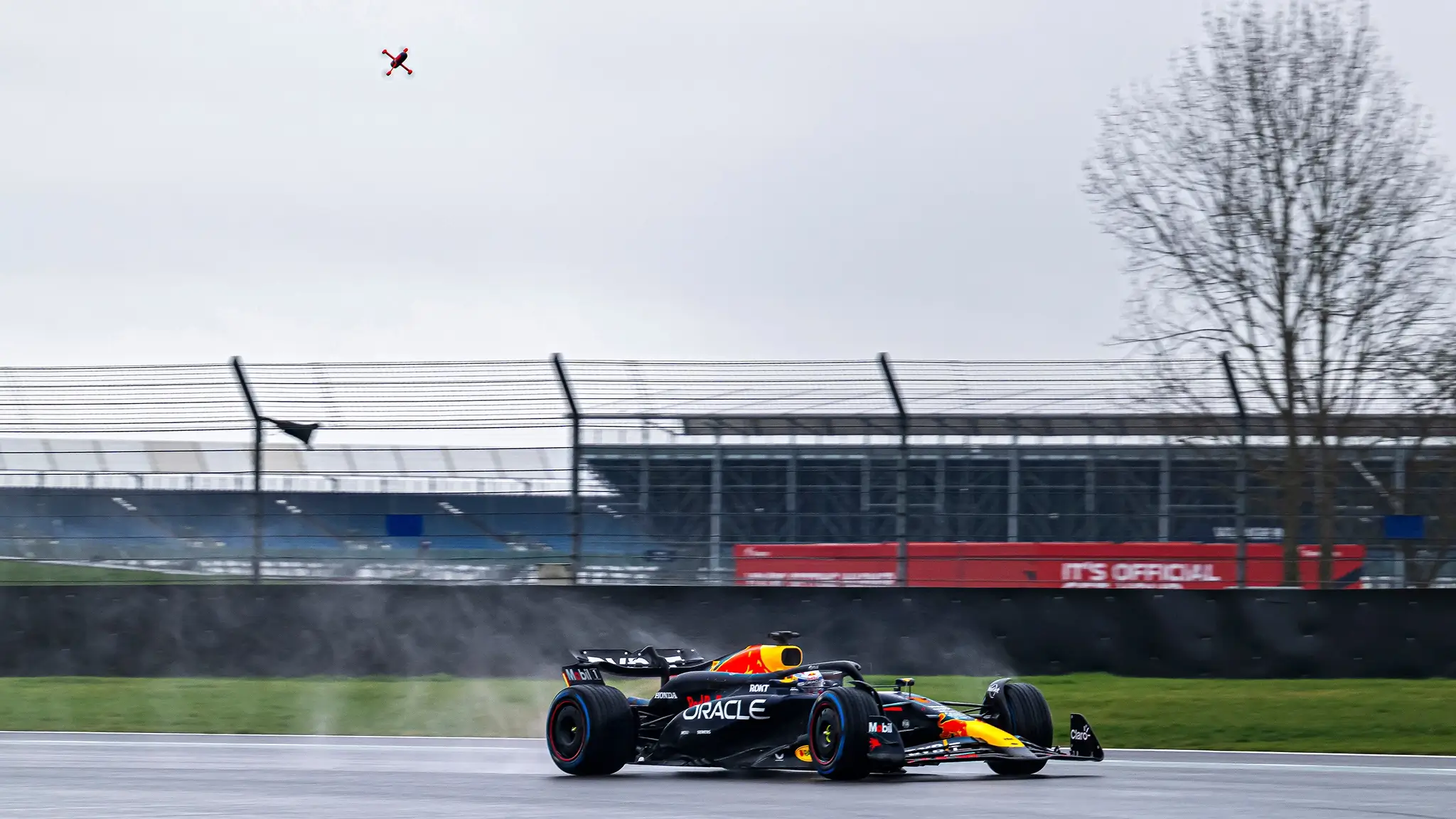 Red Bull F1 Drone Max Verstappen - f1 e drone