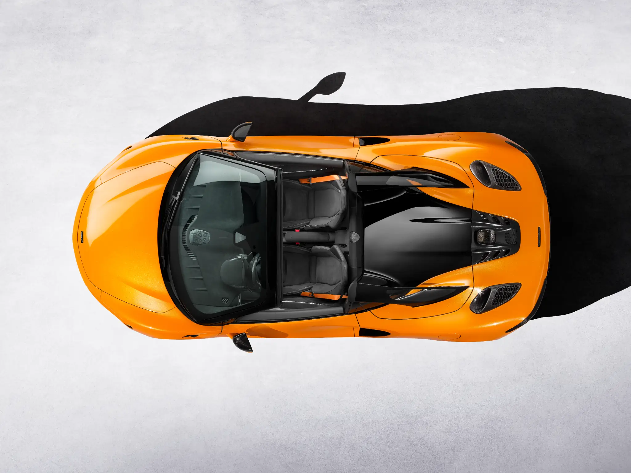 McLaren Artura Spider visto de cima, com a capota para baixo