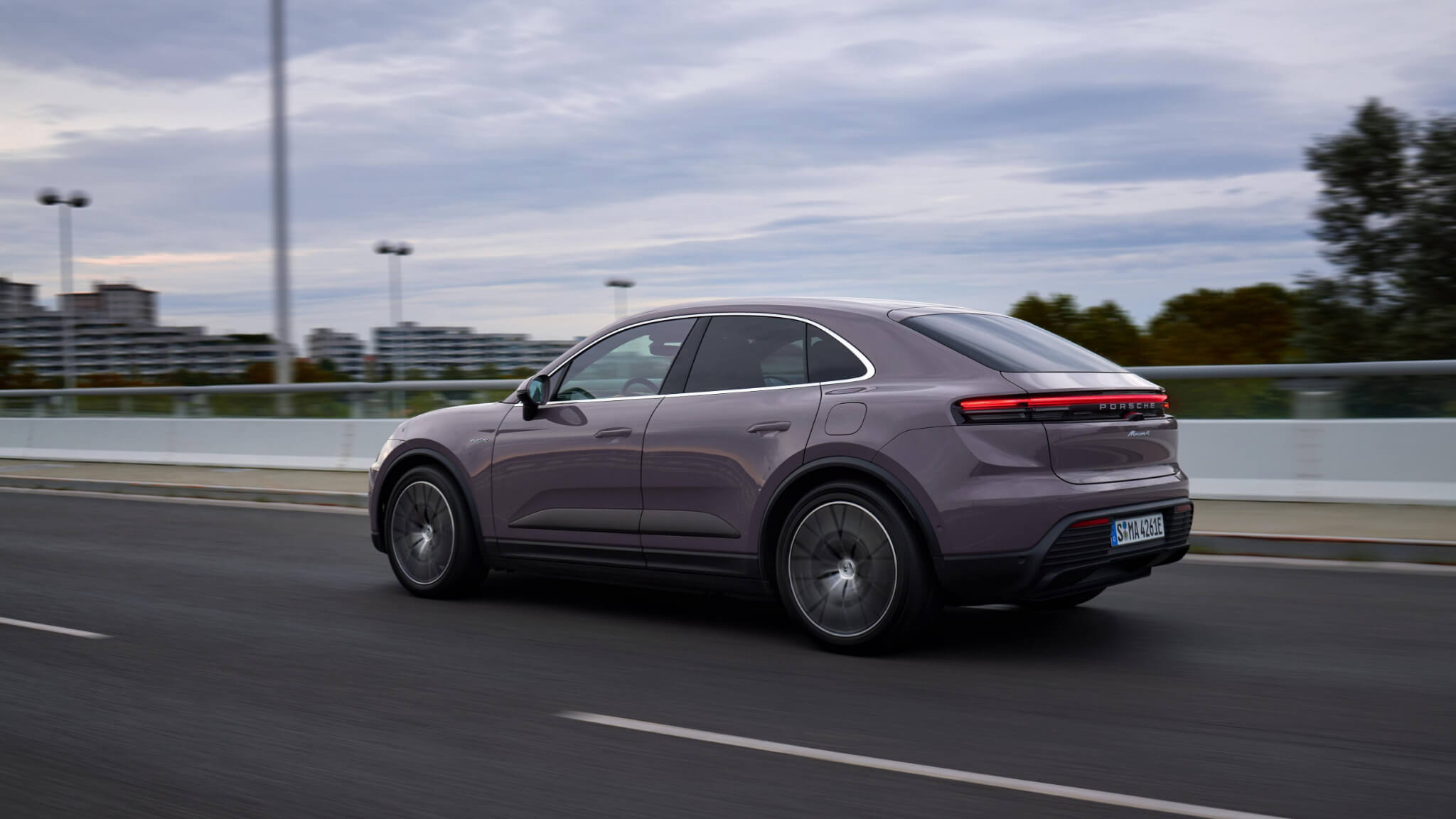 Novo Porsche Macan 2024 perfil