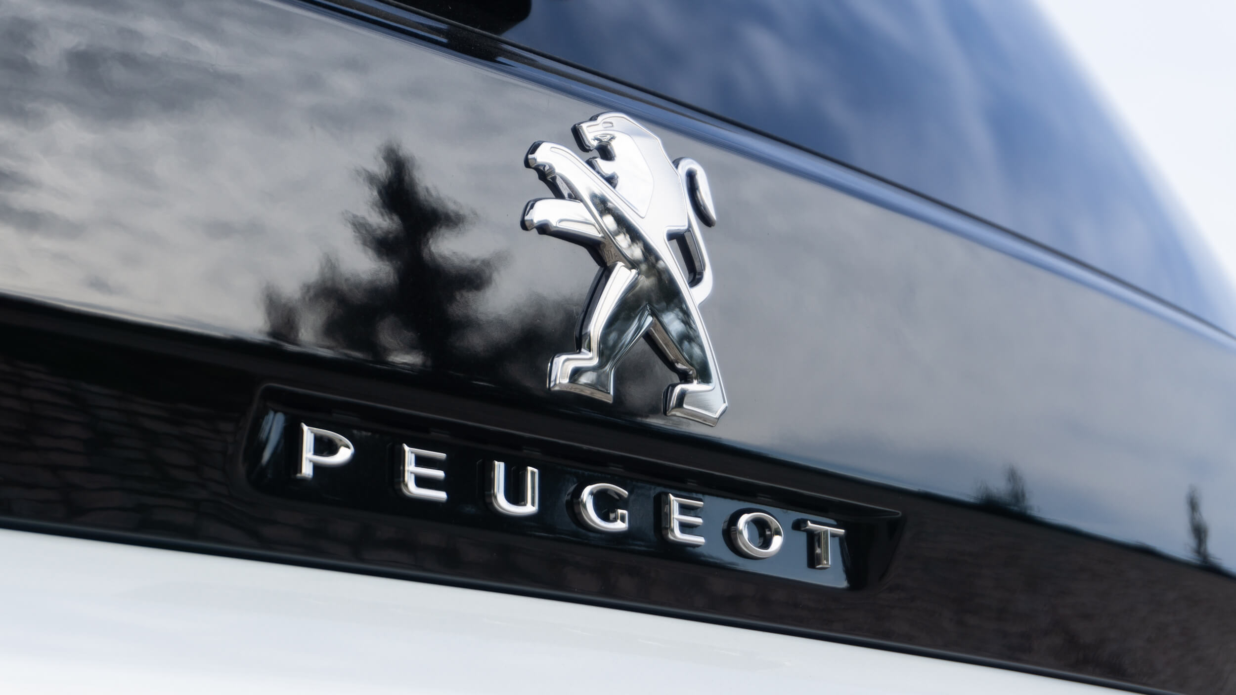 Peugeot 5008 Hybrid 48V - logótipo da marca