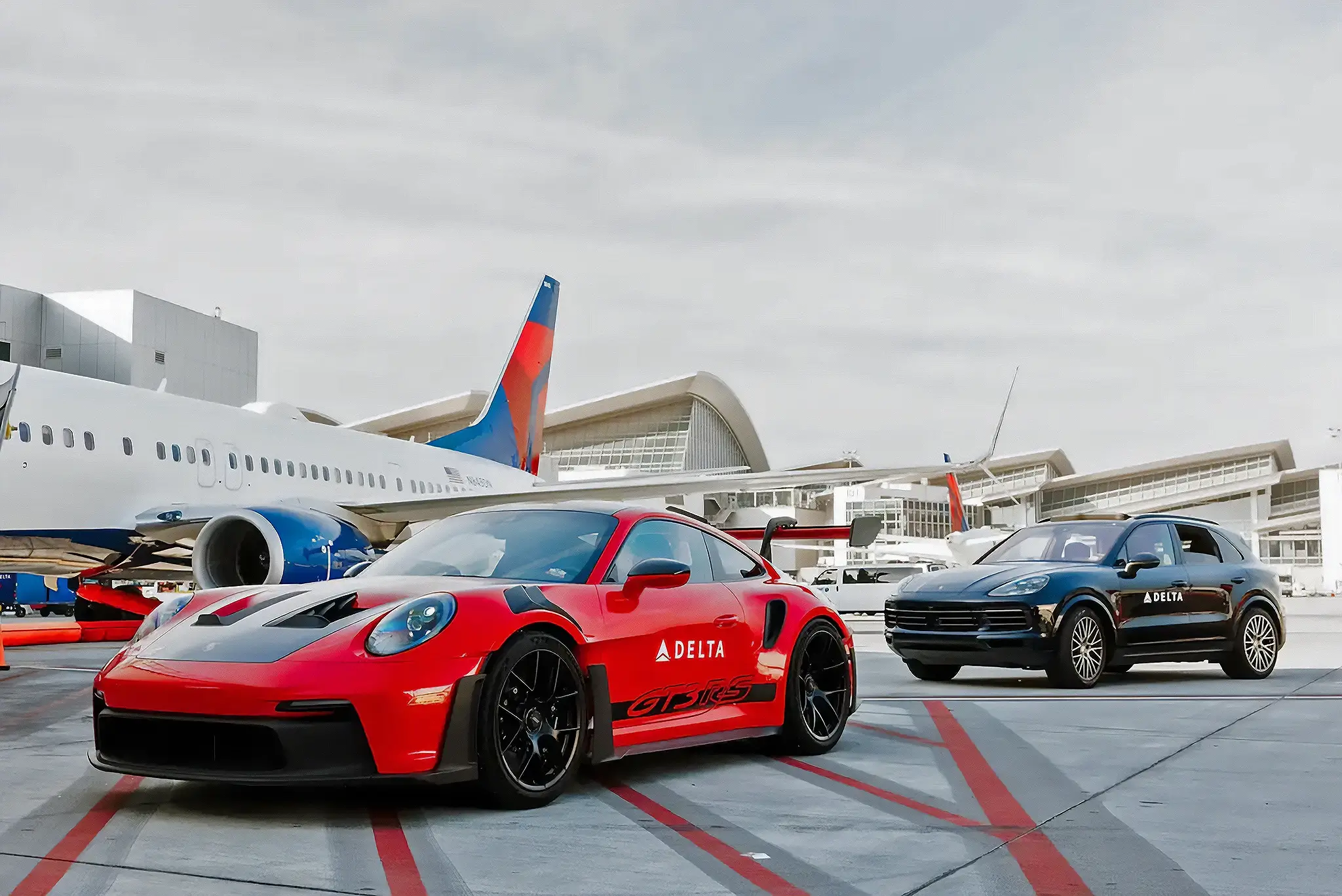 Porsche 911 GT3 RS no aeroporto de Los Angeles